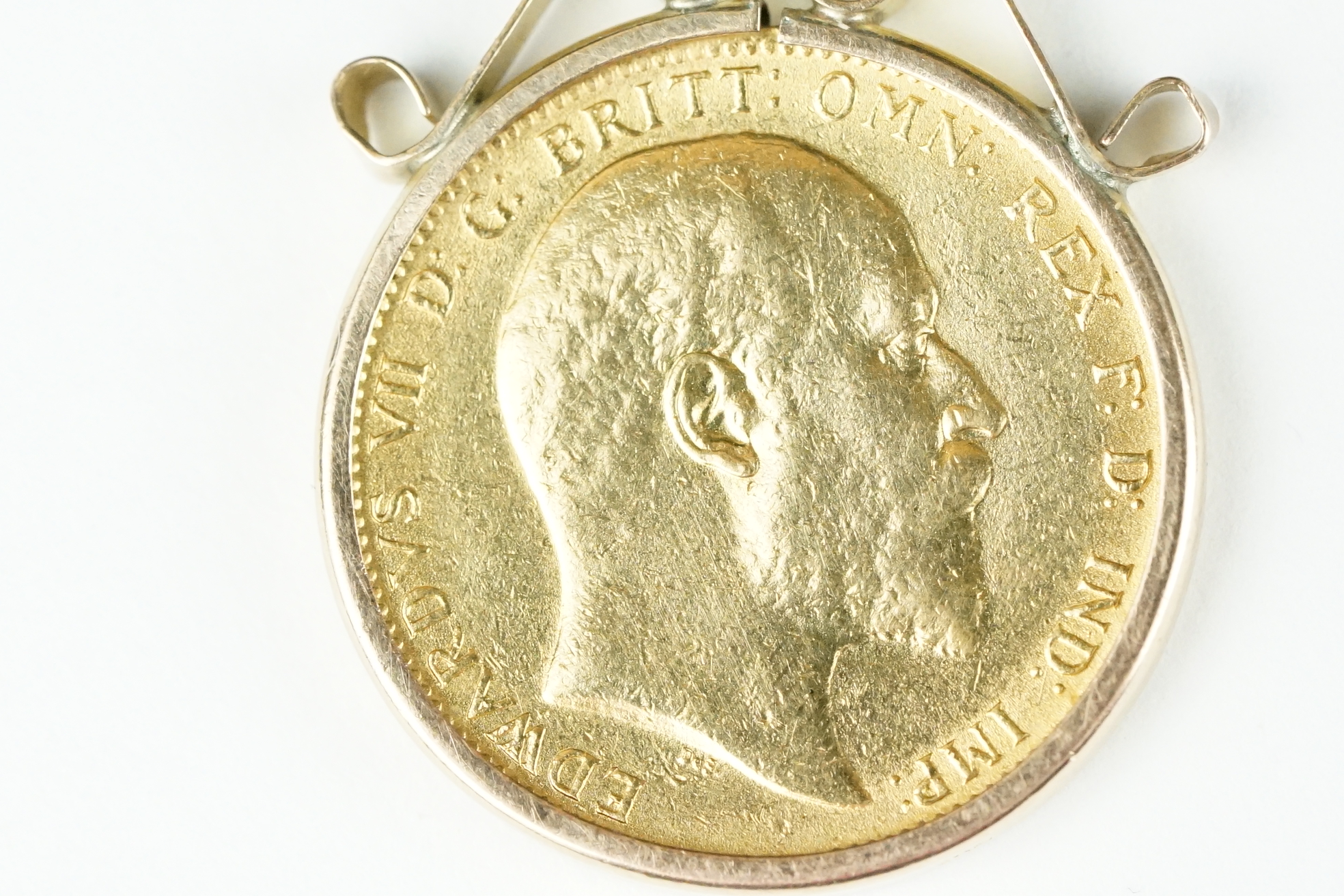 A British King Edward VII 1903 gold full sovereign coin mounted within a 9ct gold mount. - Image 4 of 8