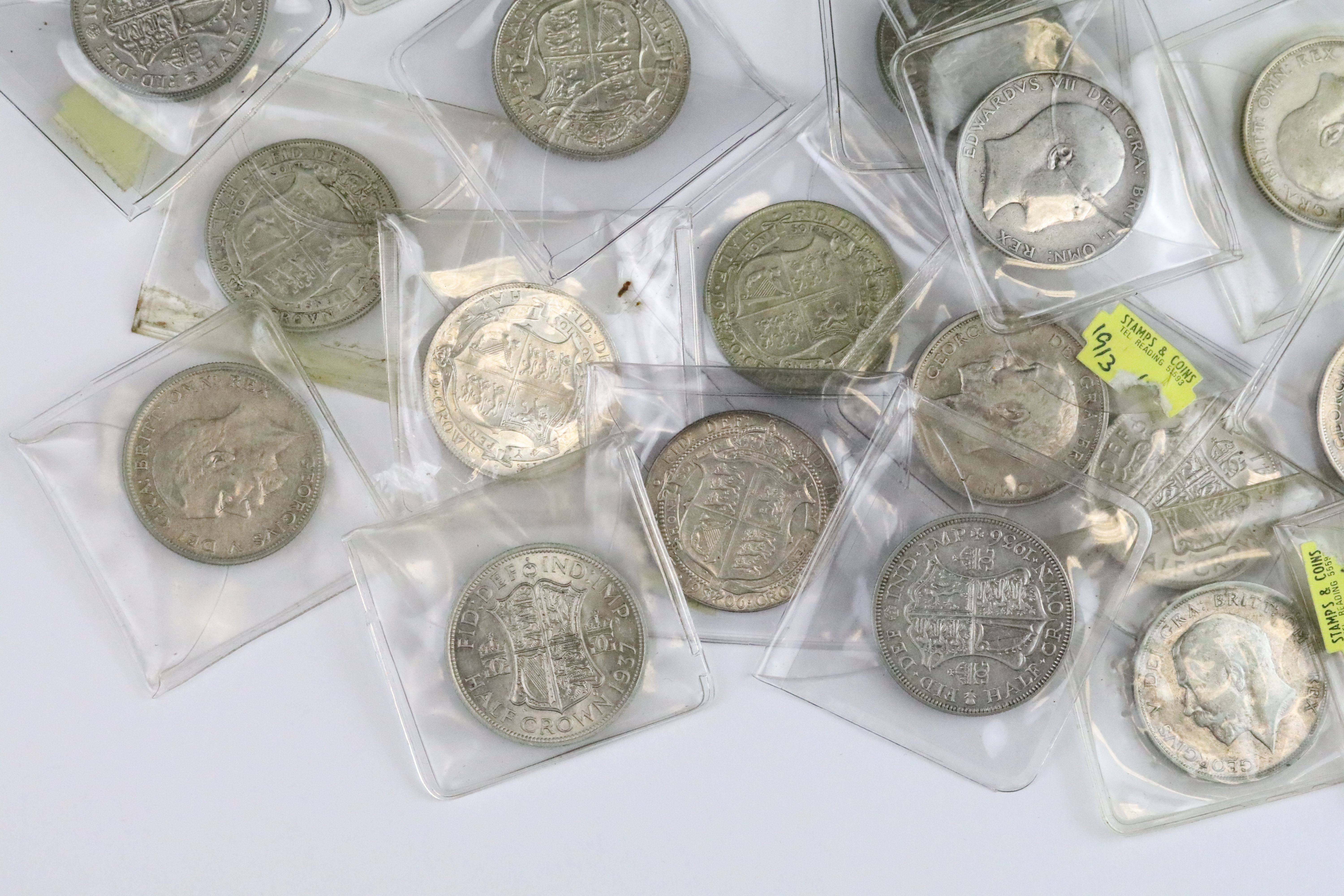 A collection of twenty nine British pre decimal silver half crown coins to include pre 1947 and - Bild 3 aus 7