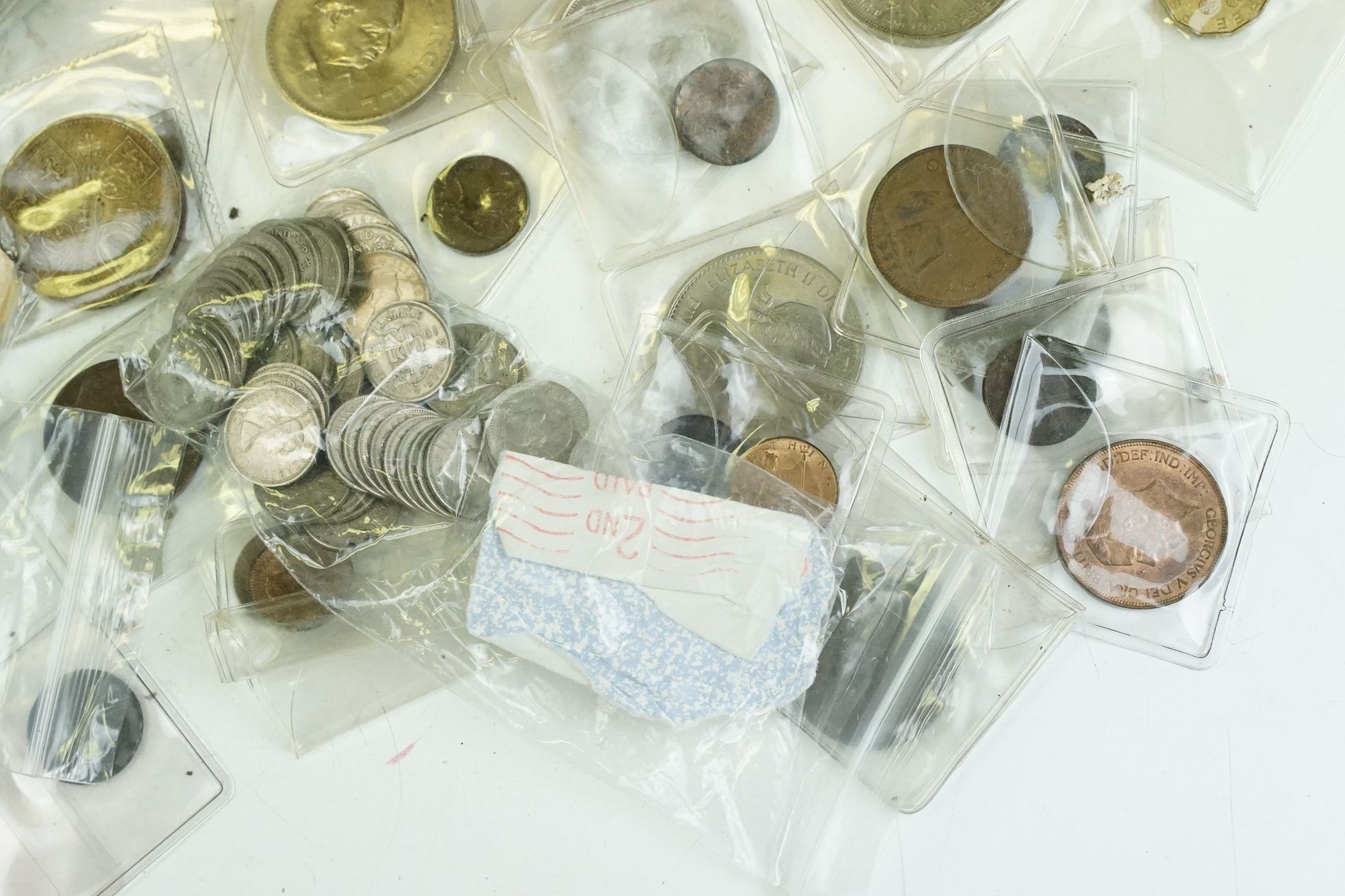 A collection of British pre decimal coins to include pennies, half pennies, threepence, sixpence - Image 3 of 7