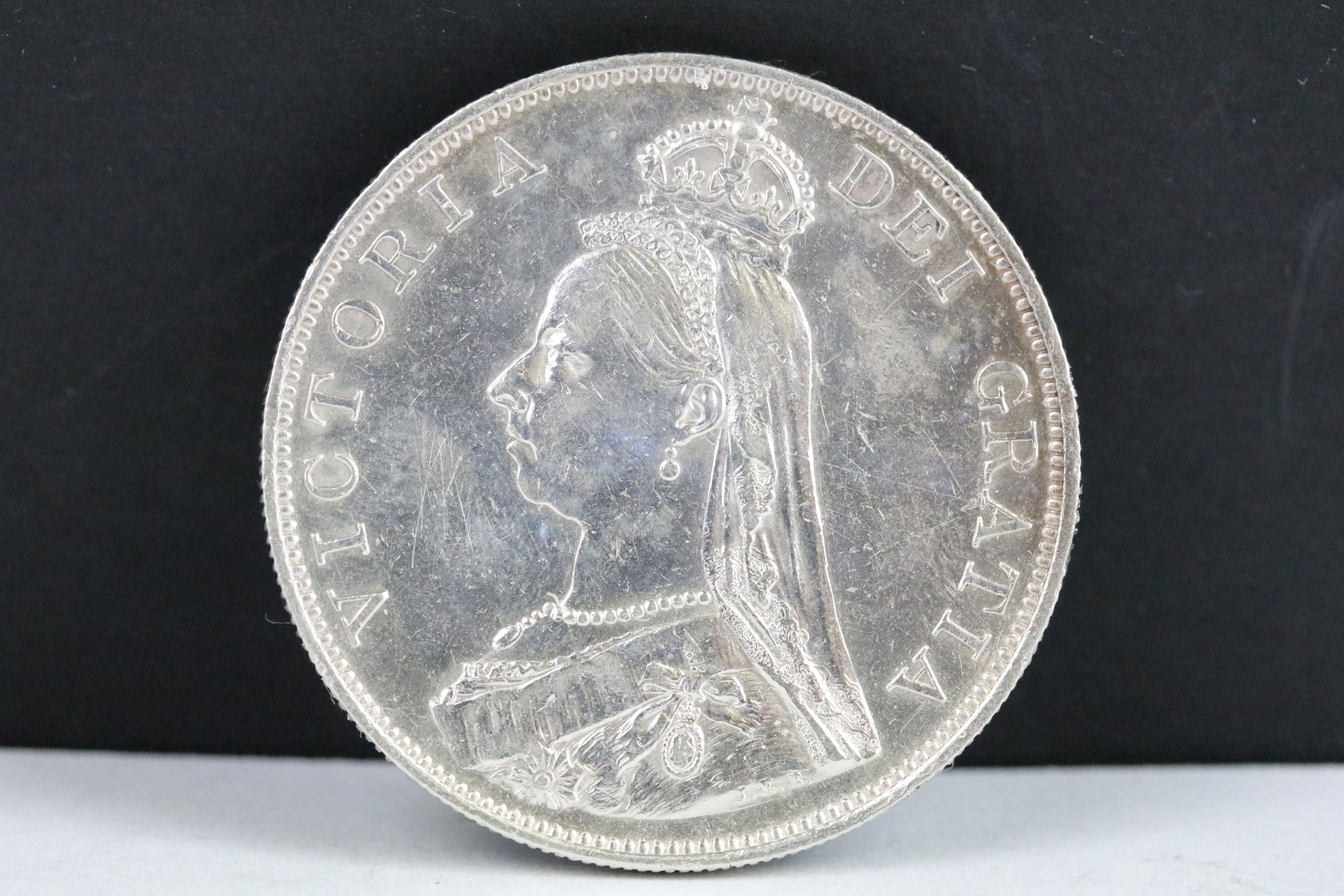 A collection of three British Queen Victoria silver Crown coins to include 1890, 1887 and 1887 - Image 5 of 9