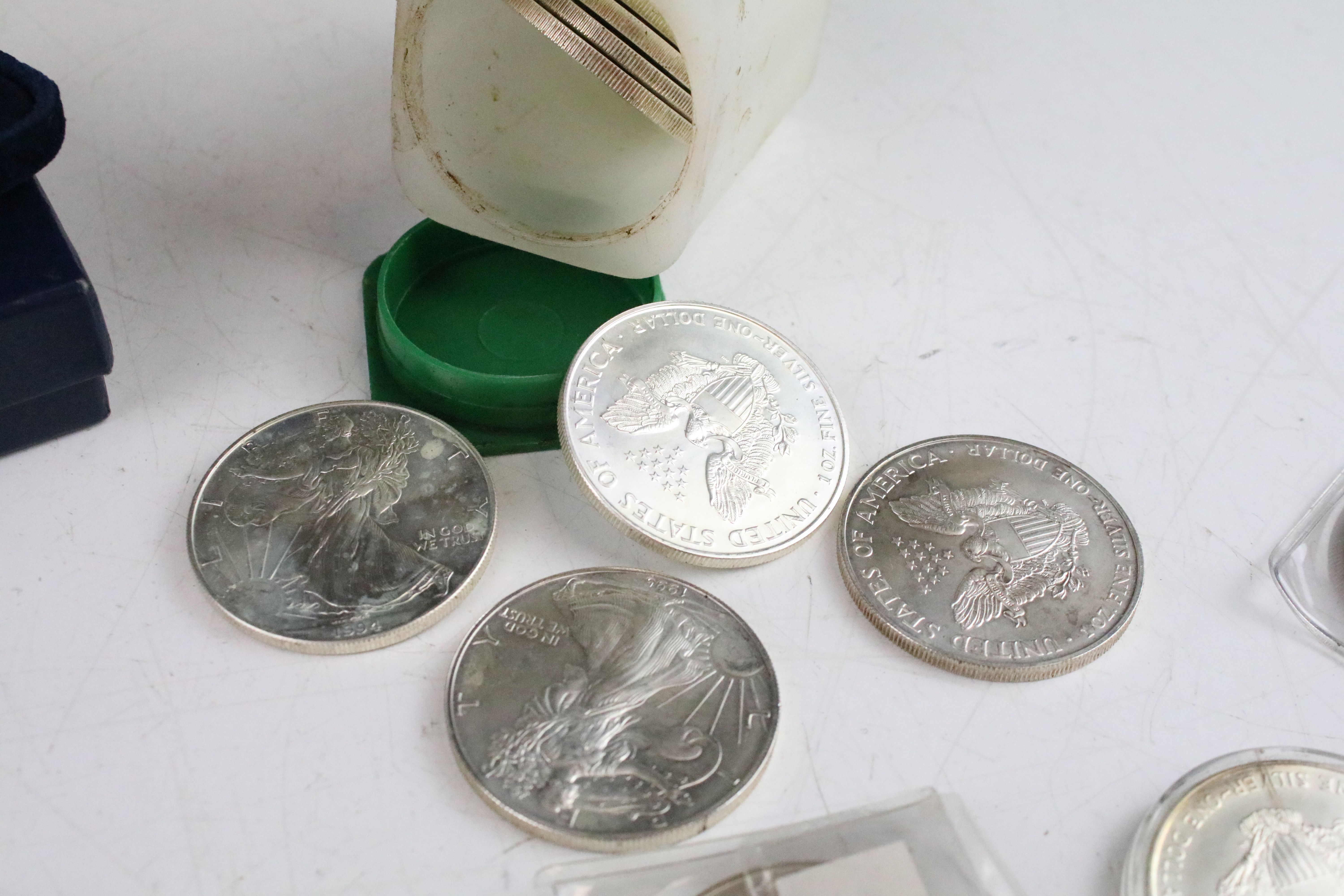 A collection of eighteen United States of America fine silver dollar coins to include proof - Image 5 of 7