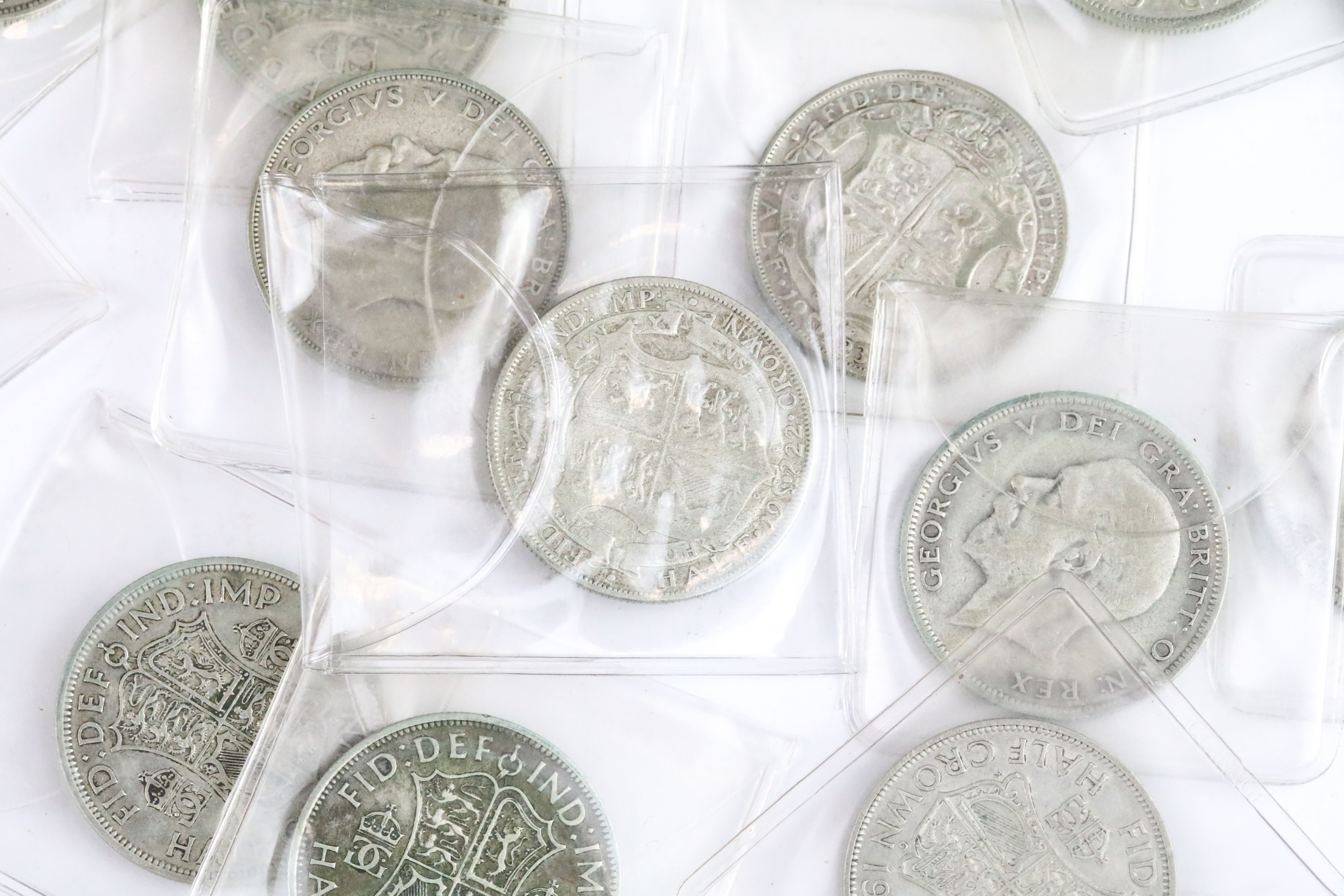 A collection of approx twenty eight British pre decimal pre 1947 and pre 1920 silver crown coins. - Image 9 of 9