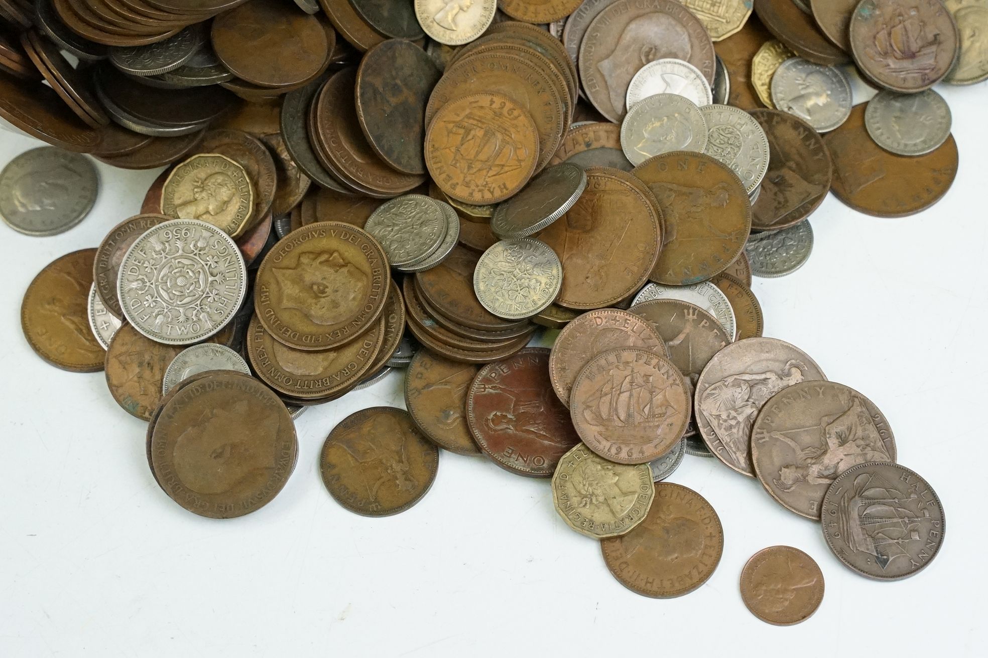 A large collection of British pre decimal coins to include pennies, half pennies, threepences, - Image 2 of 6