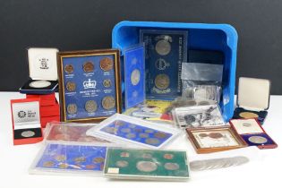 A collection of mixed coins to include commemorative crowns, coin packs...etc.. to include silver