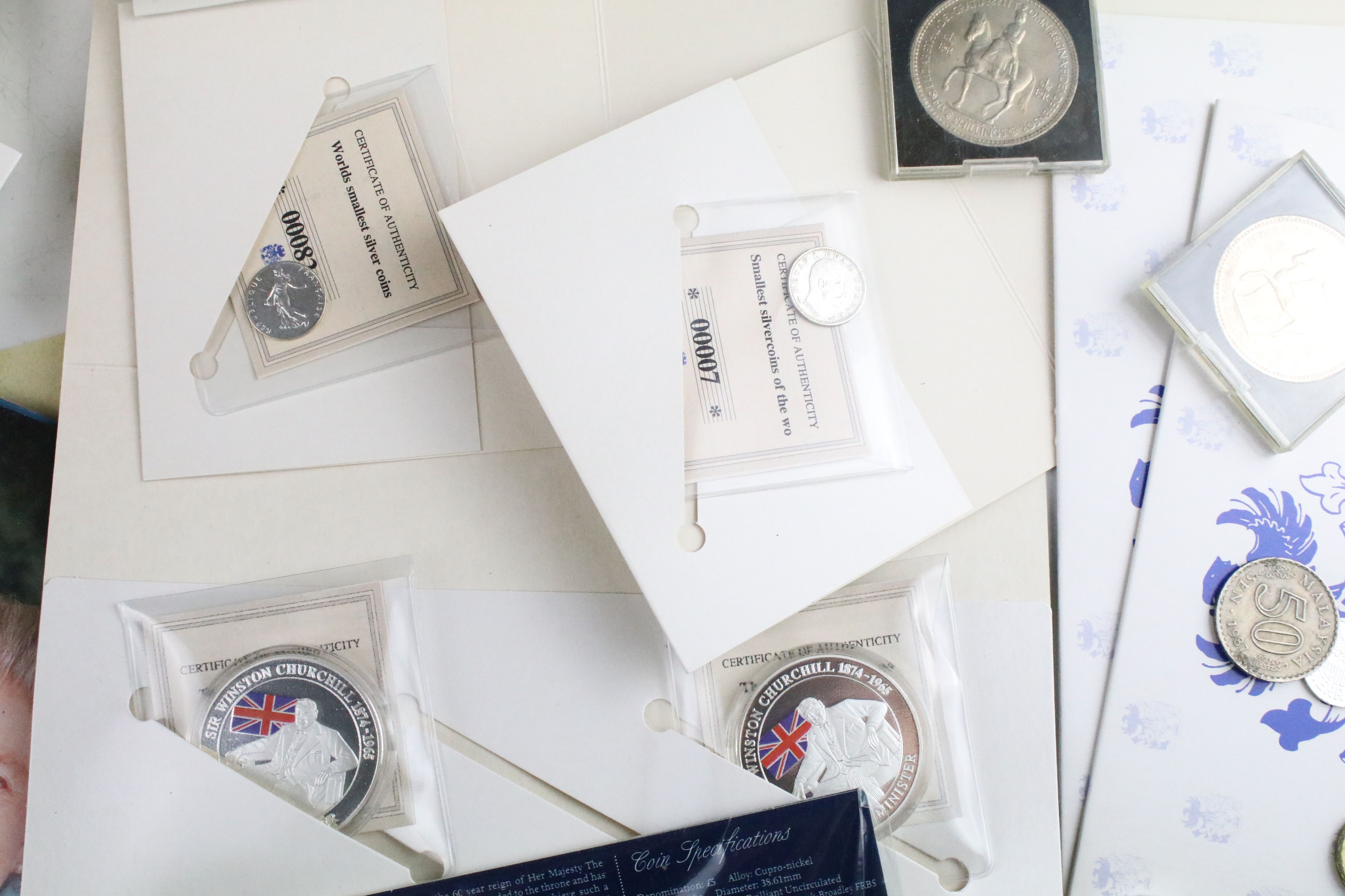 A group of mixed collectors coins to include Royal Mint uncirculated coin packs and proof like - Image 8 of 12