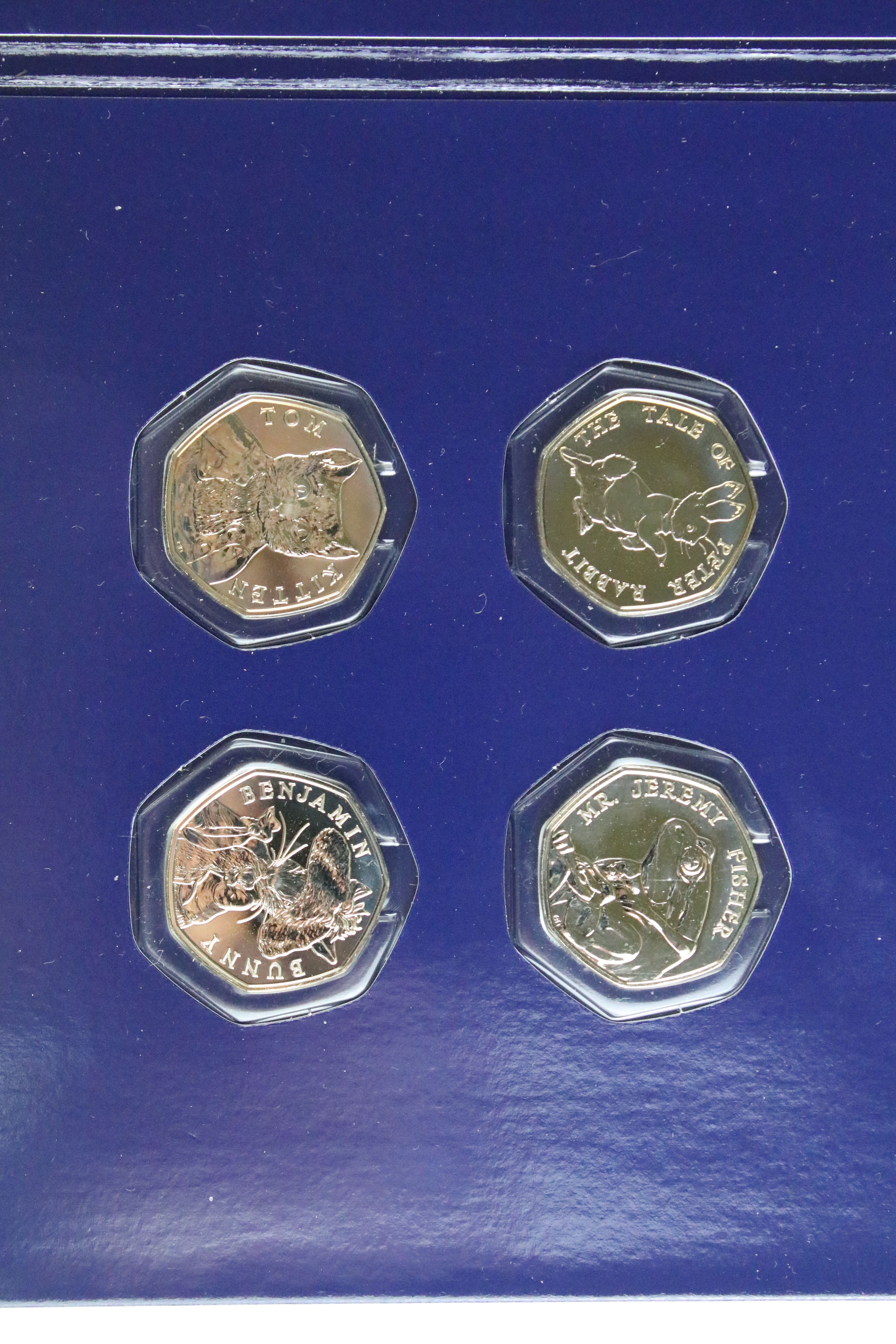 A collection of uncirculated and proof like coins to include the Royal Mint 2022 year set, Beatrix - Bild 11 aus 15