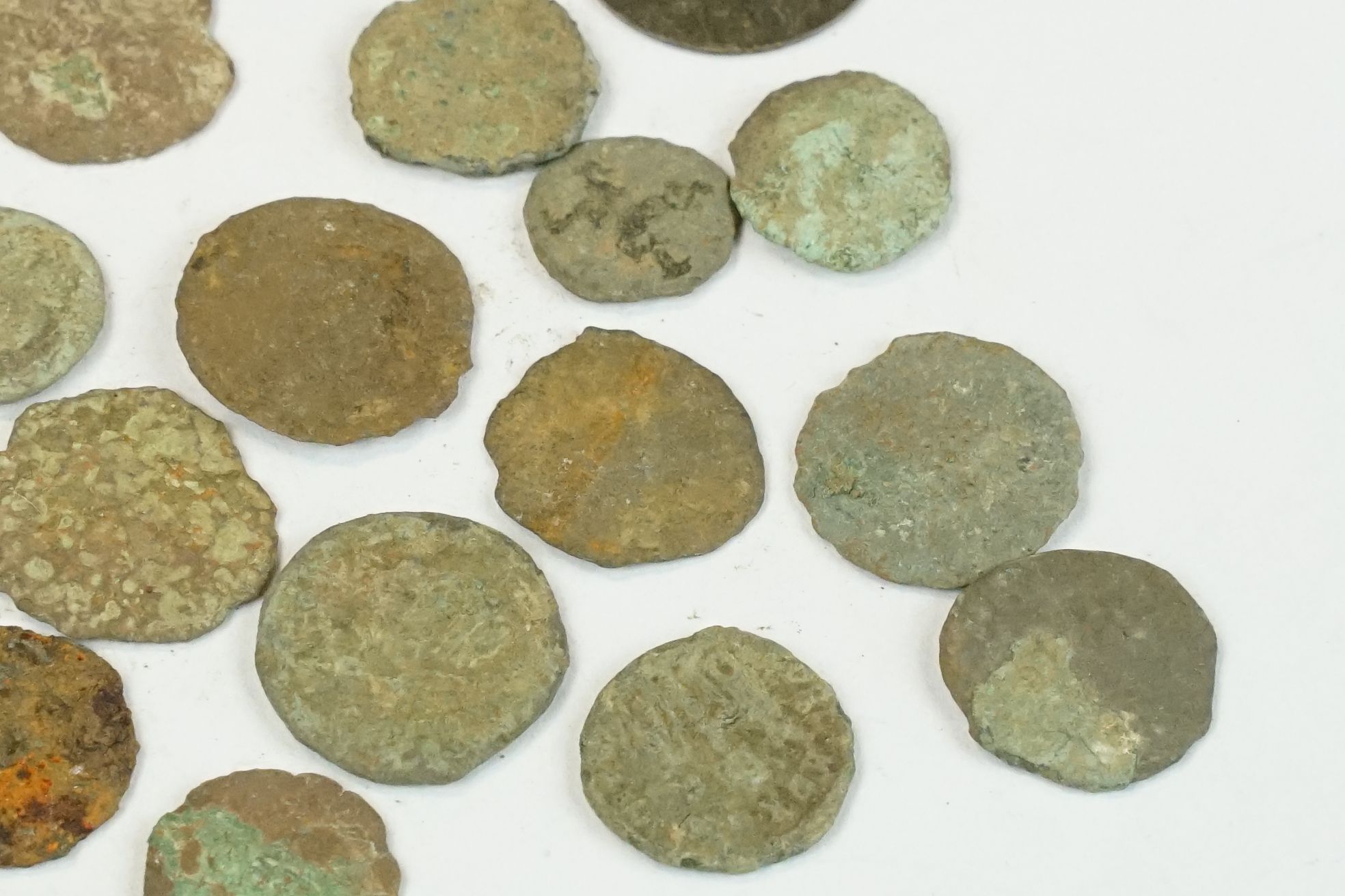 A small collection of early Roman coins - Bild 3 aus 8