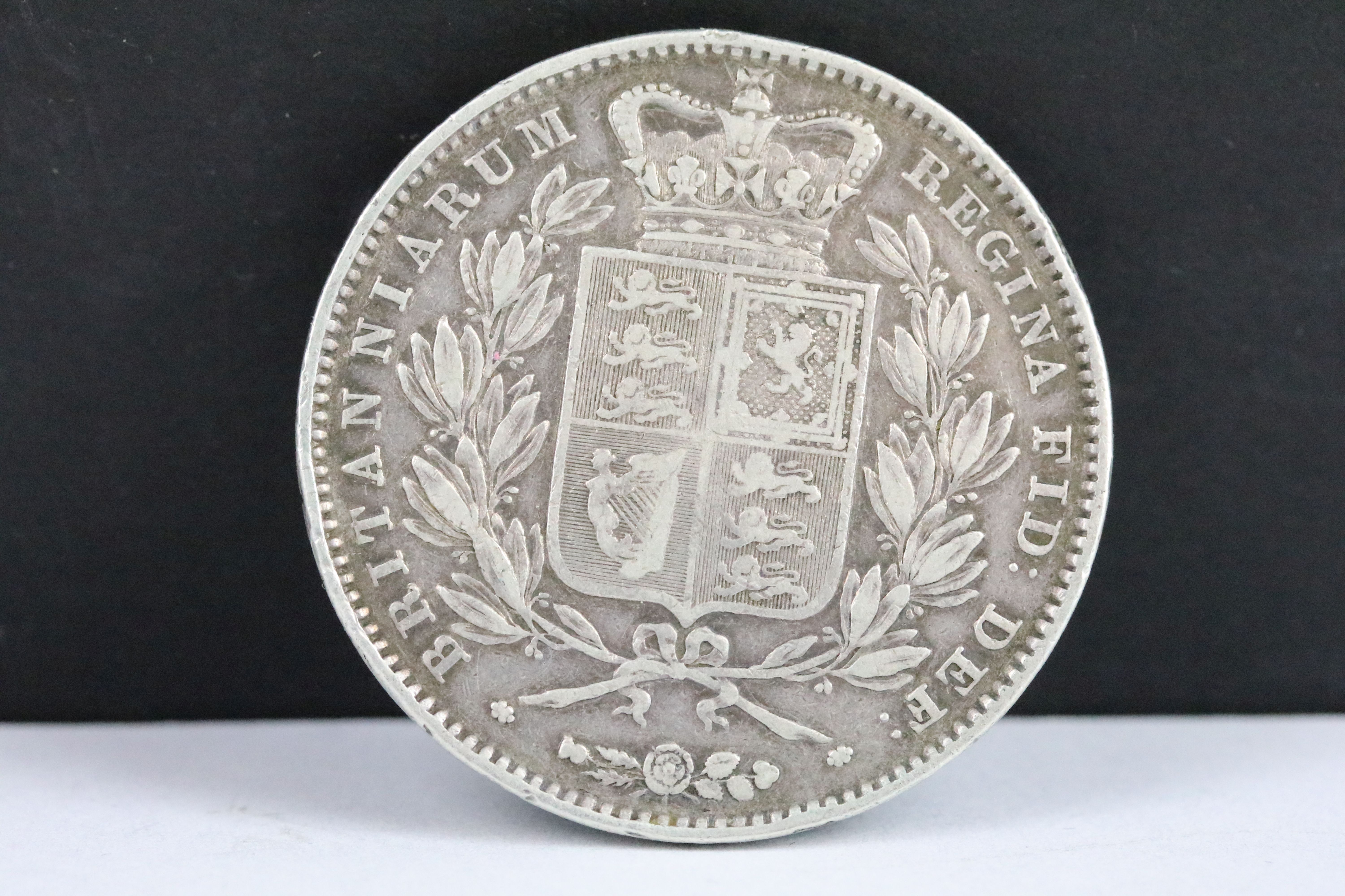 A collection of three British Queen Victoria silver Crown coins to include 1889, 1895 and 1845 - Bild 2 aus 7