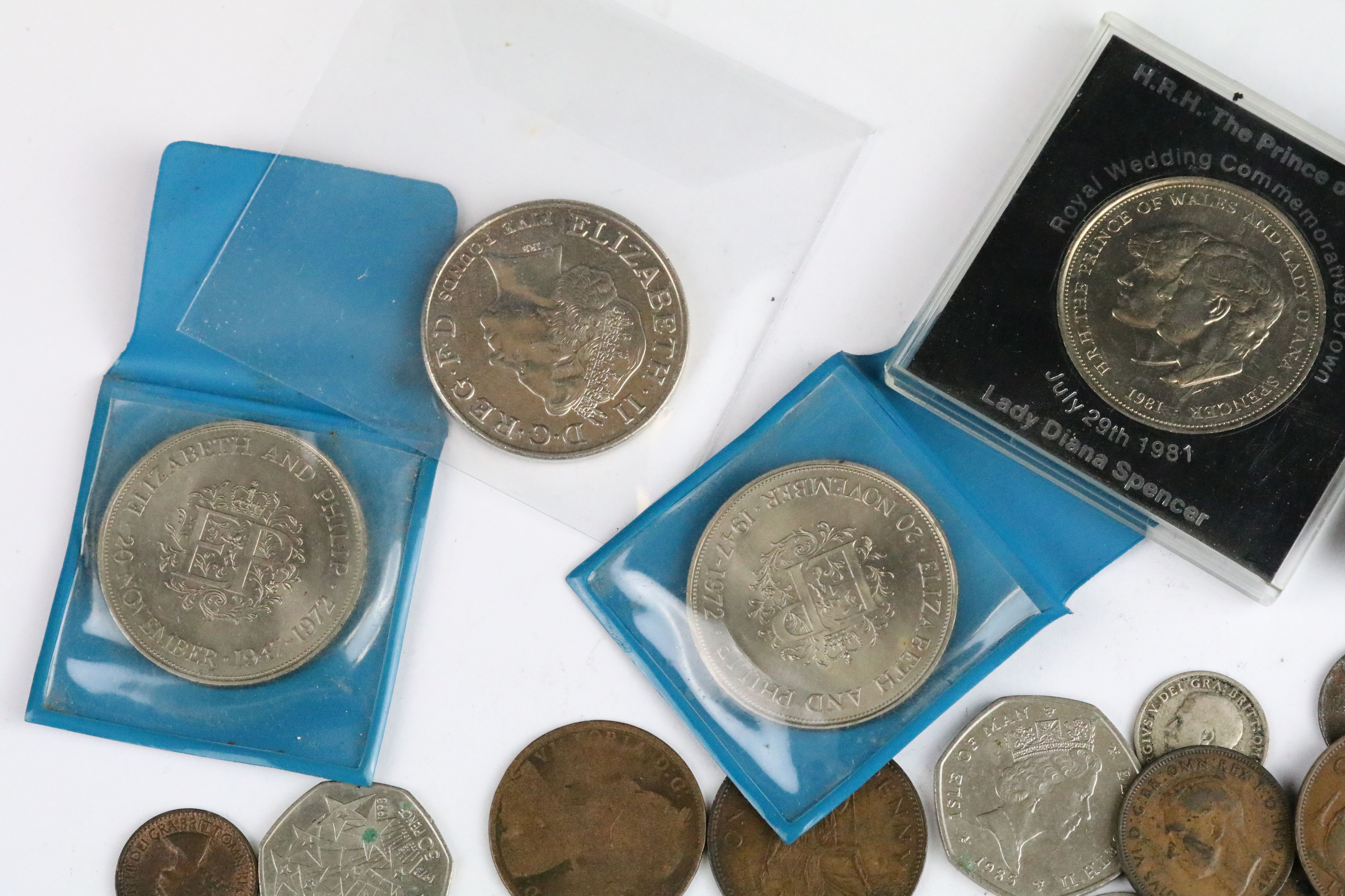 A small collection of British decimal and pre decimal coins to include Queen Victoria silver - Image 8 of 8