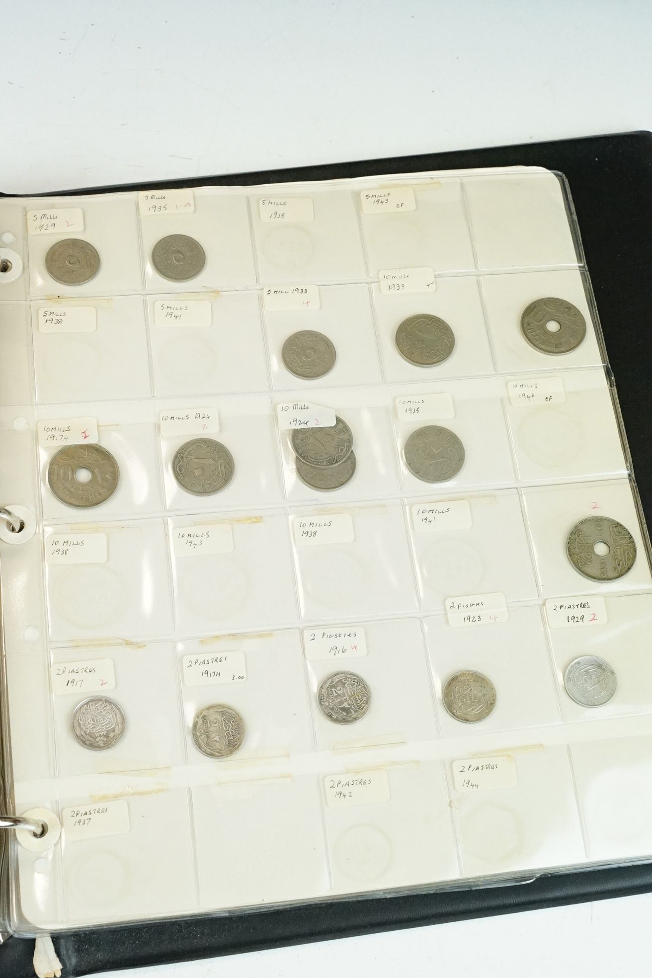 A good collection of Egyptian coins to include early and silver examples contained within a - Bild 9 aus 14