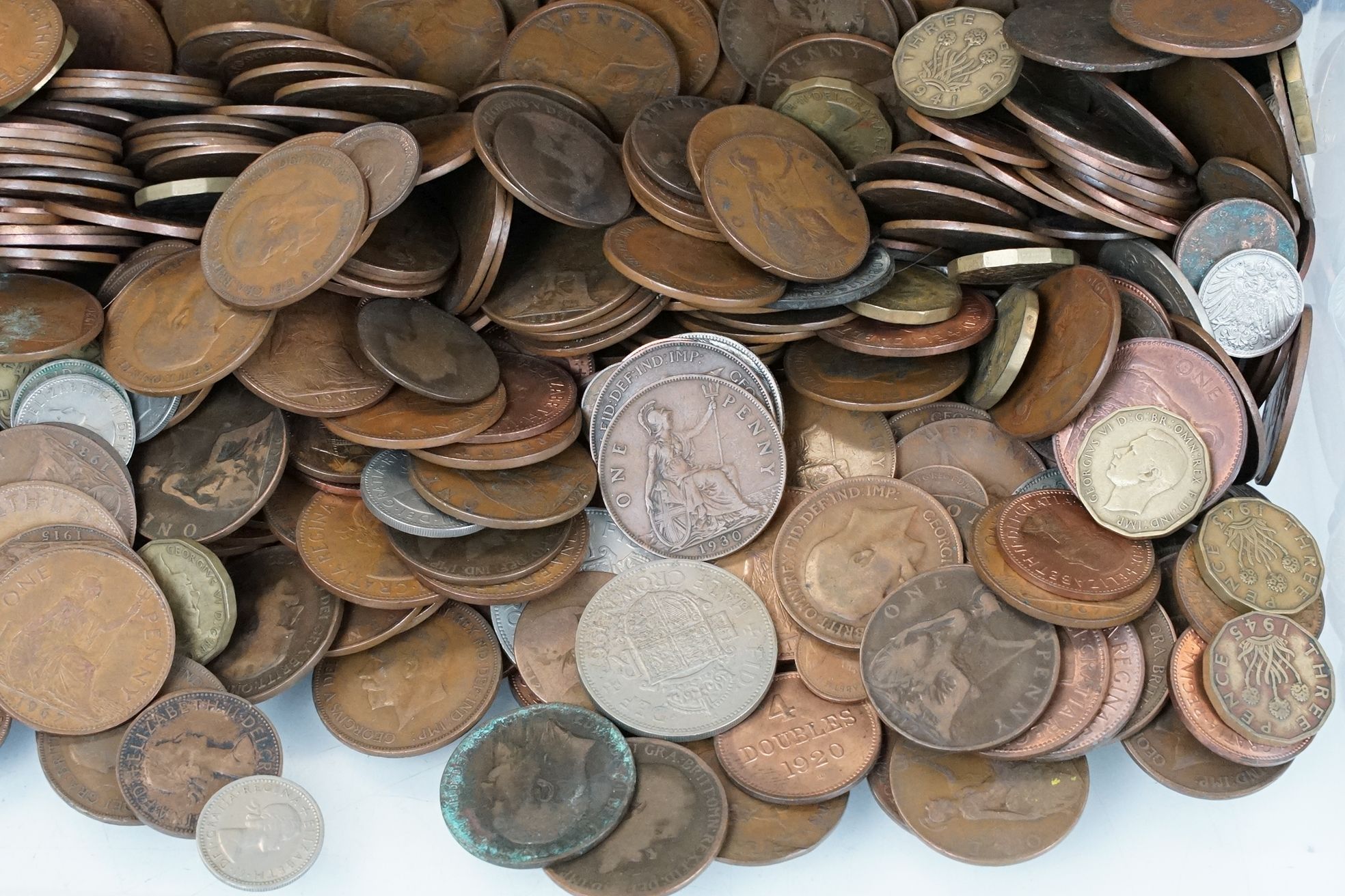 A collection of mainly British pre decimal circulated coins to include Queen Victorian and some - Image 3 of 6