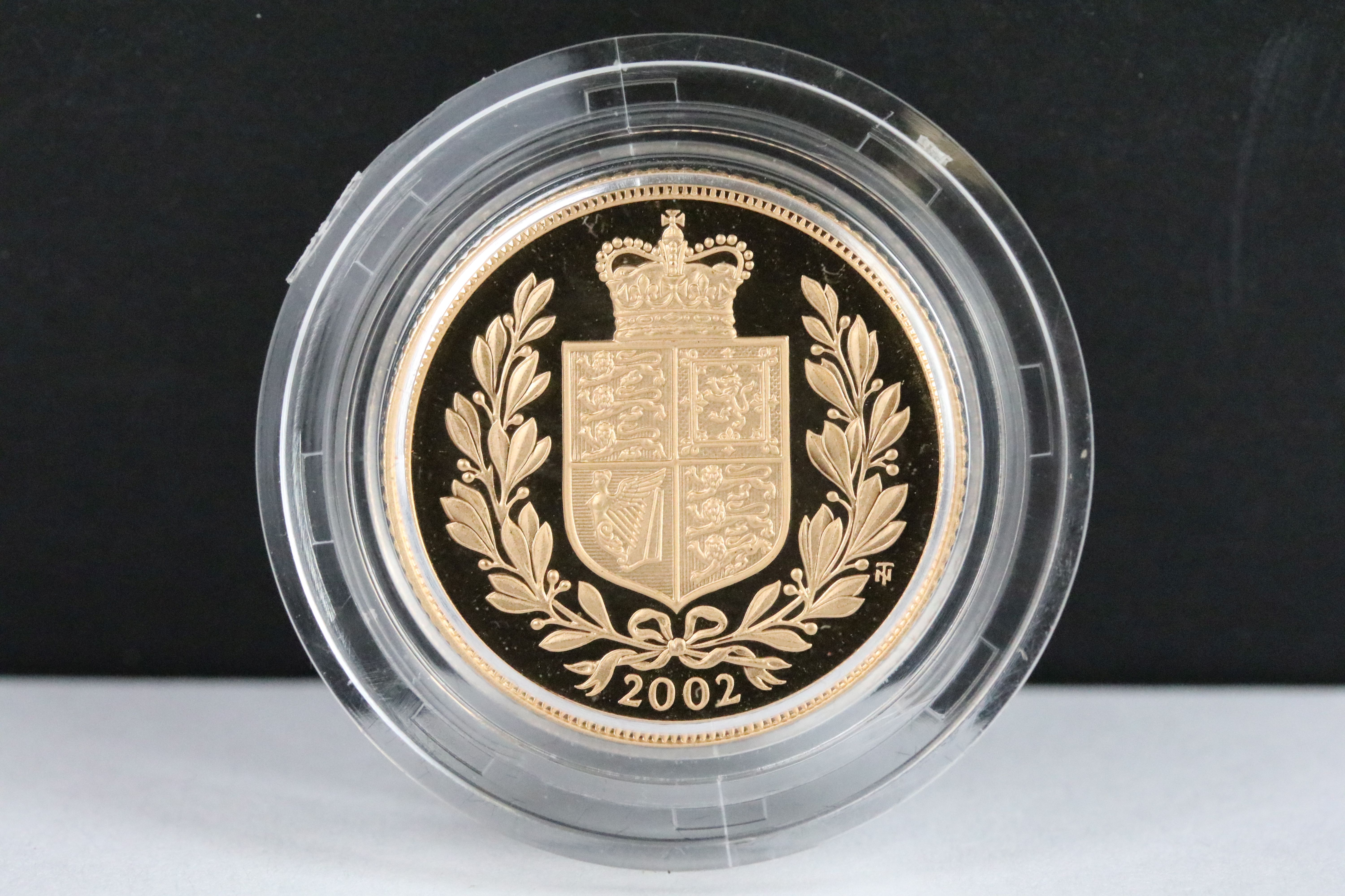 A British Royal Mint Queen Elizabeth II proof 2002 gold full sovereign coin encapsulated within - Bild 2 aus 4