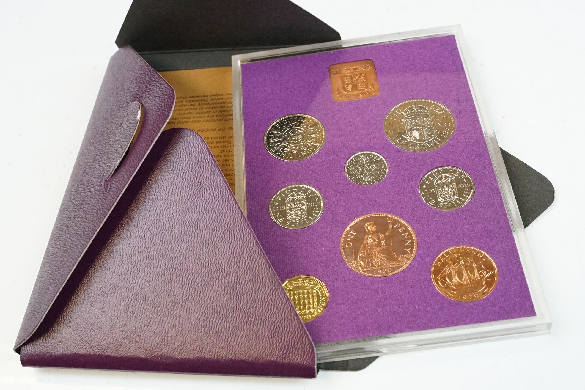 A collection of mainly Royal Mint unciculated coin sets to include year sets, £5 and Crown examples. - Bild 3 aus 8