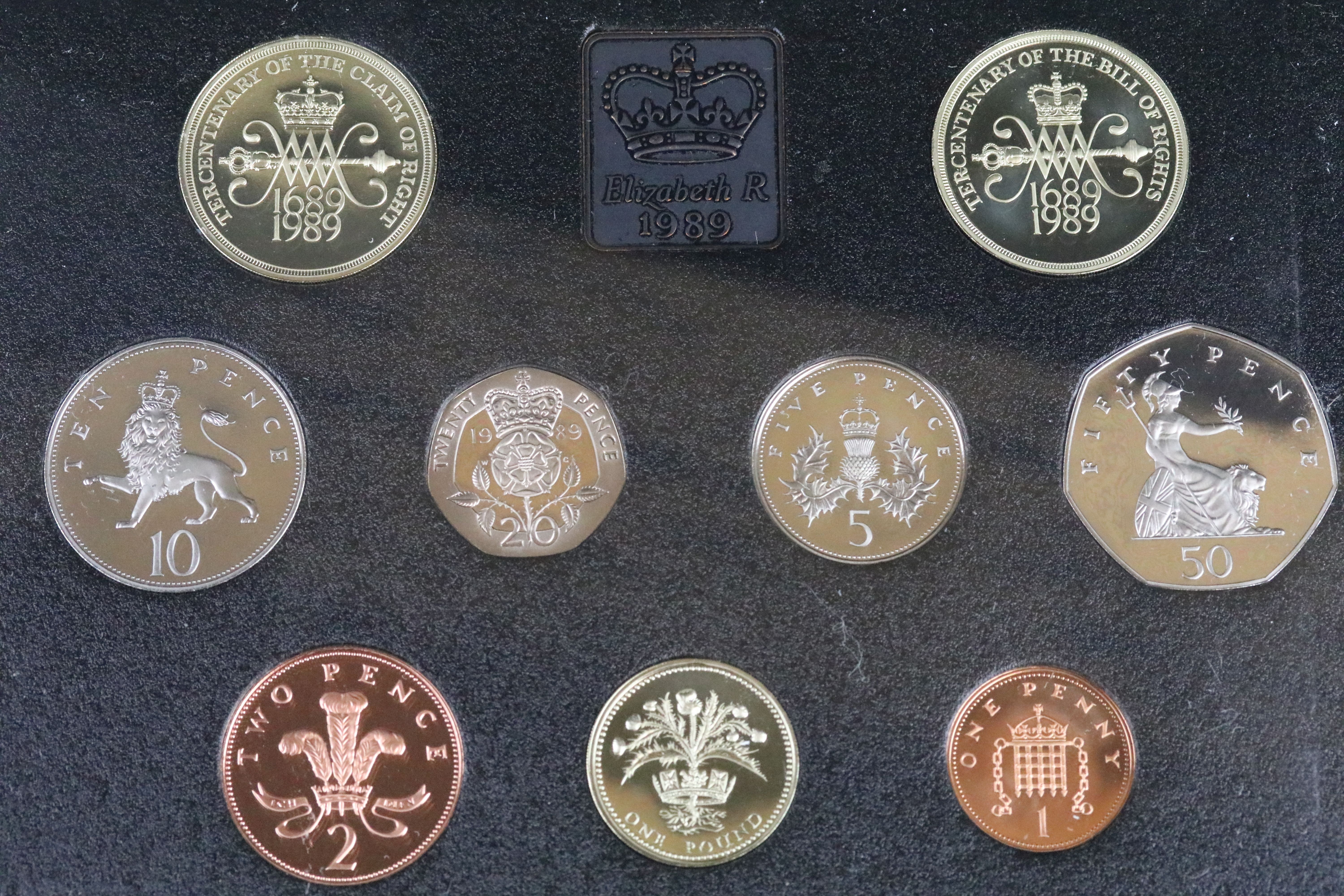A collection of eight United Kingdom Royal Mint proof year sets to include 1992, 1998, 1989, 1988, - Bild 9 aus 9