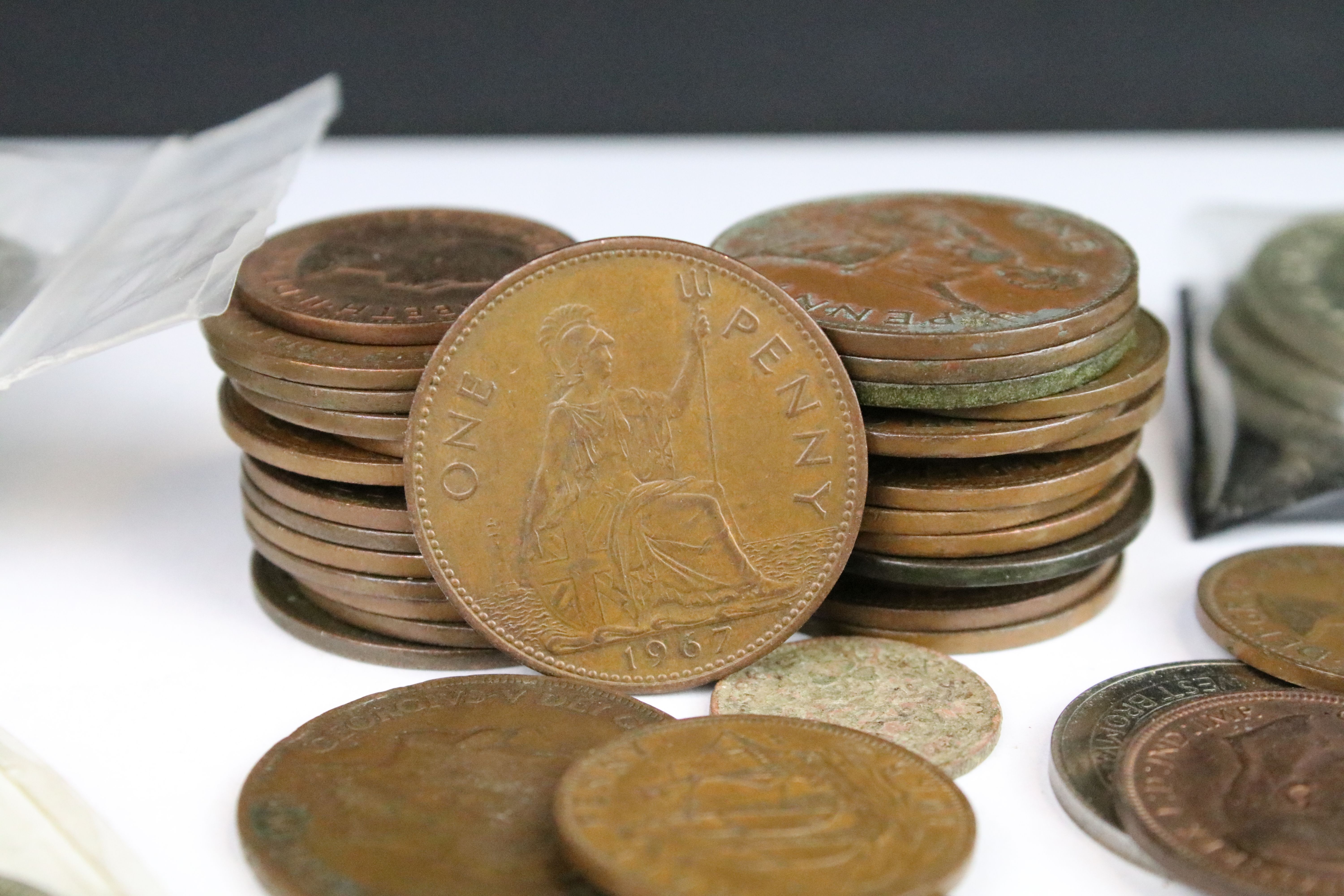 A small collection of British pre decimal coins to include silver crown and half crown examples. - Image 9 of 9