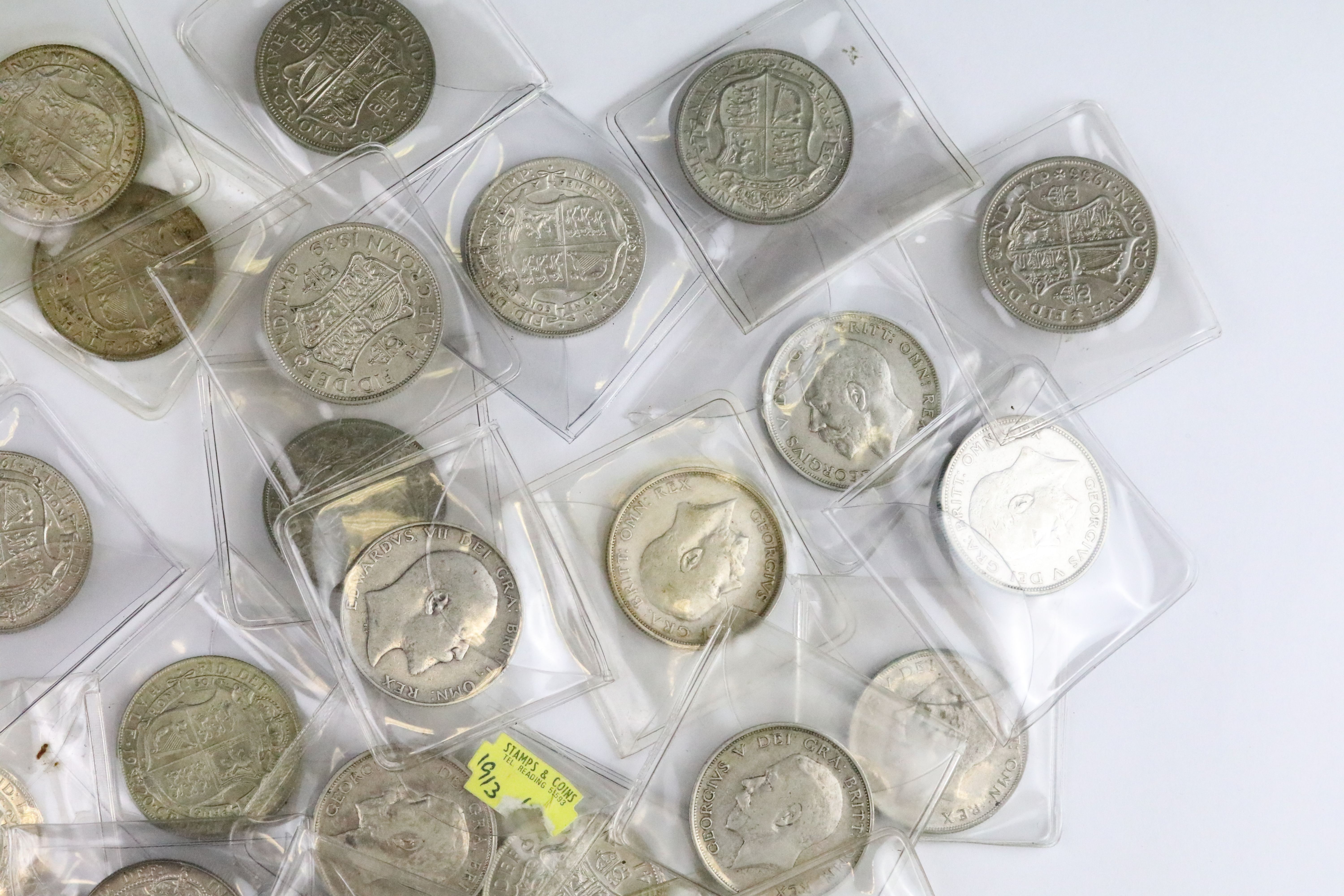 A collection of twenty nine British pre decimal silver half crown coins to include pre 1947 and - Bild 6 aus 7