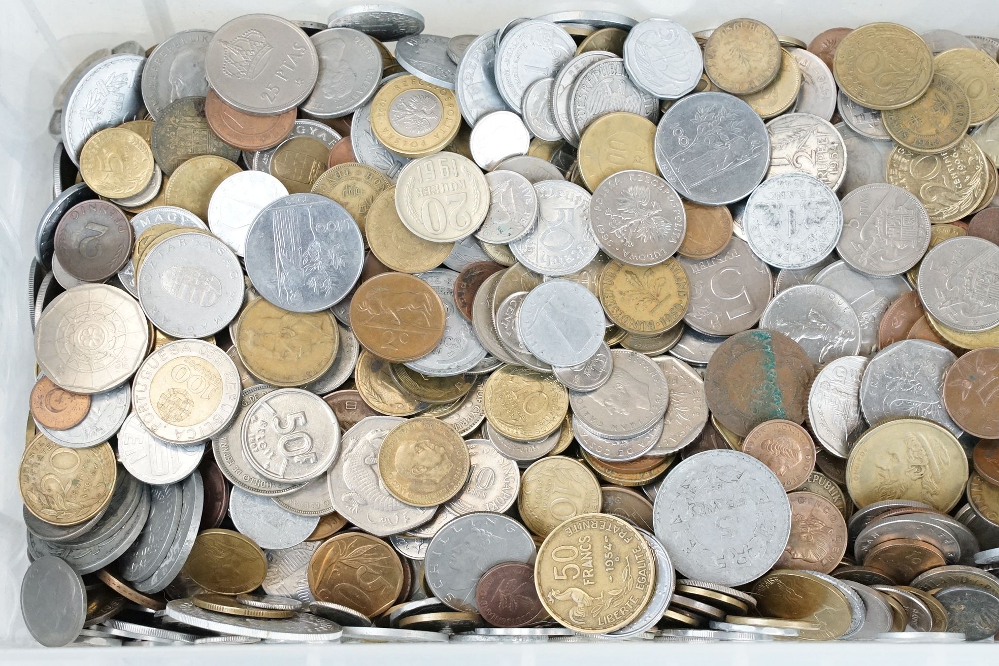 A large collection of circulated World coins to include India, Switzerland, United States and a good - Image 8 of 9