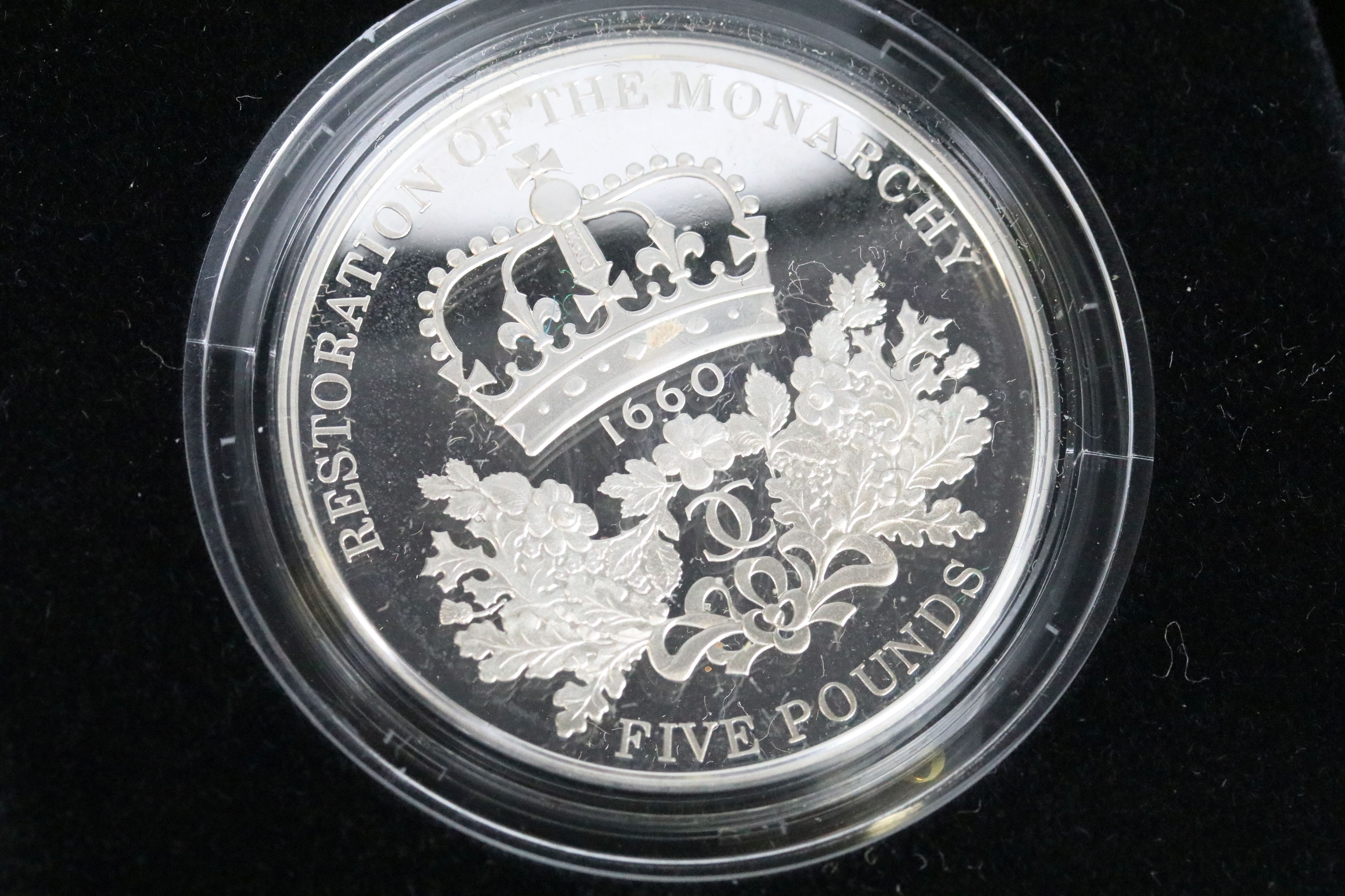 A British Royal Mint 2007 Diamond Wedding silver proof crown coin together with a 2010 Restoration - Bild 3 aus 5