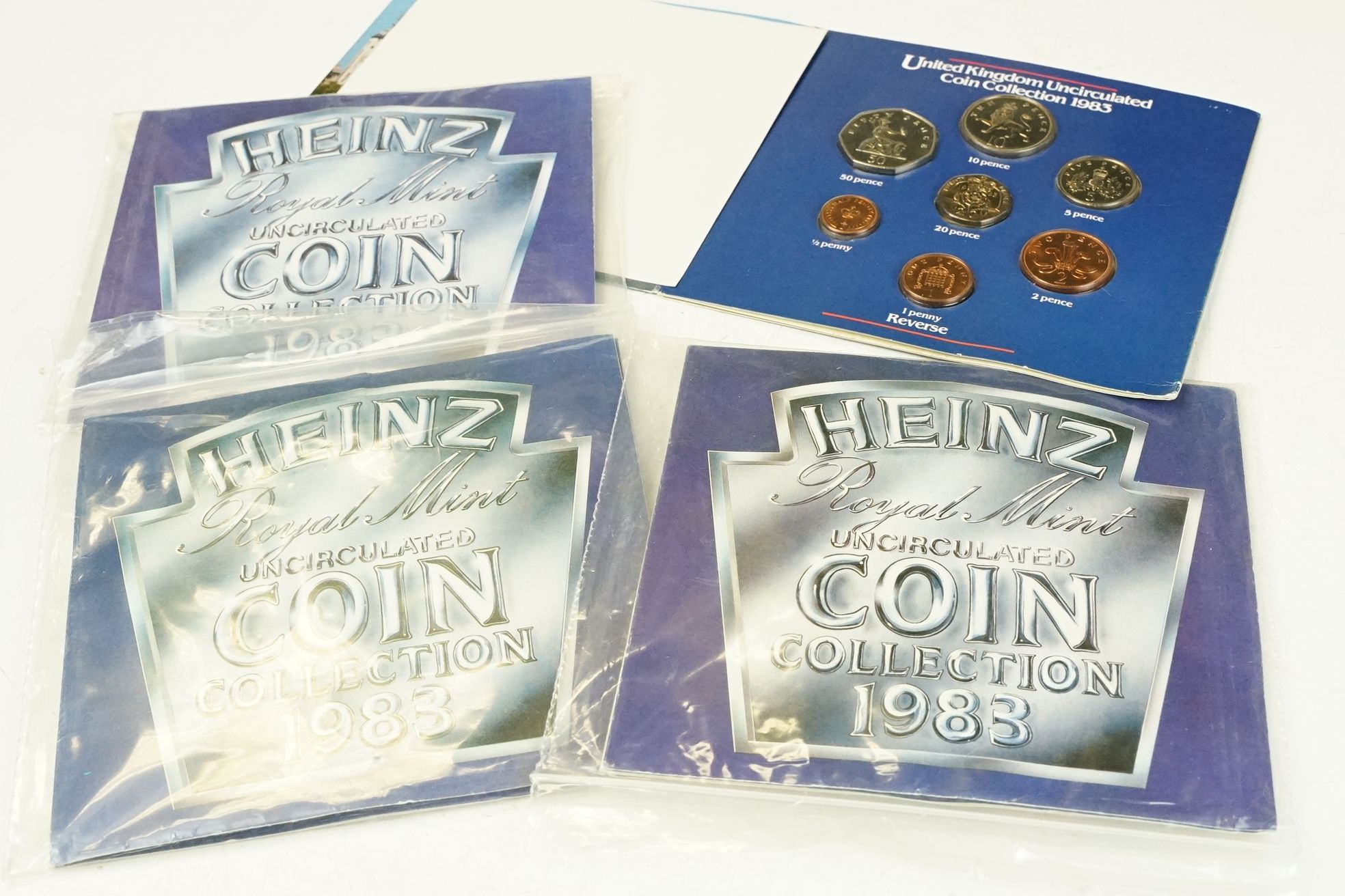 A collection of mainly Royal Mint unciculated coin sets to include year sets, £5 and Crown examples. - Bild 5 aus 8