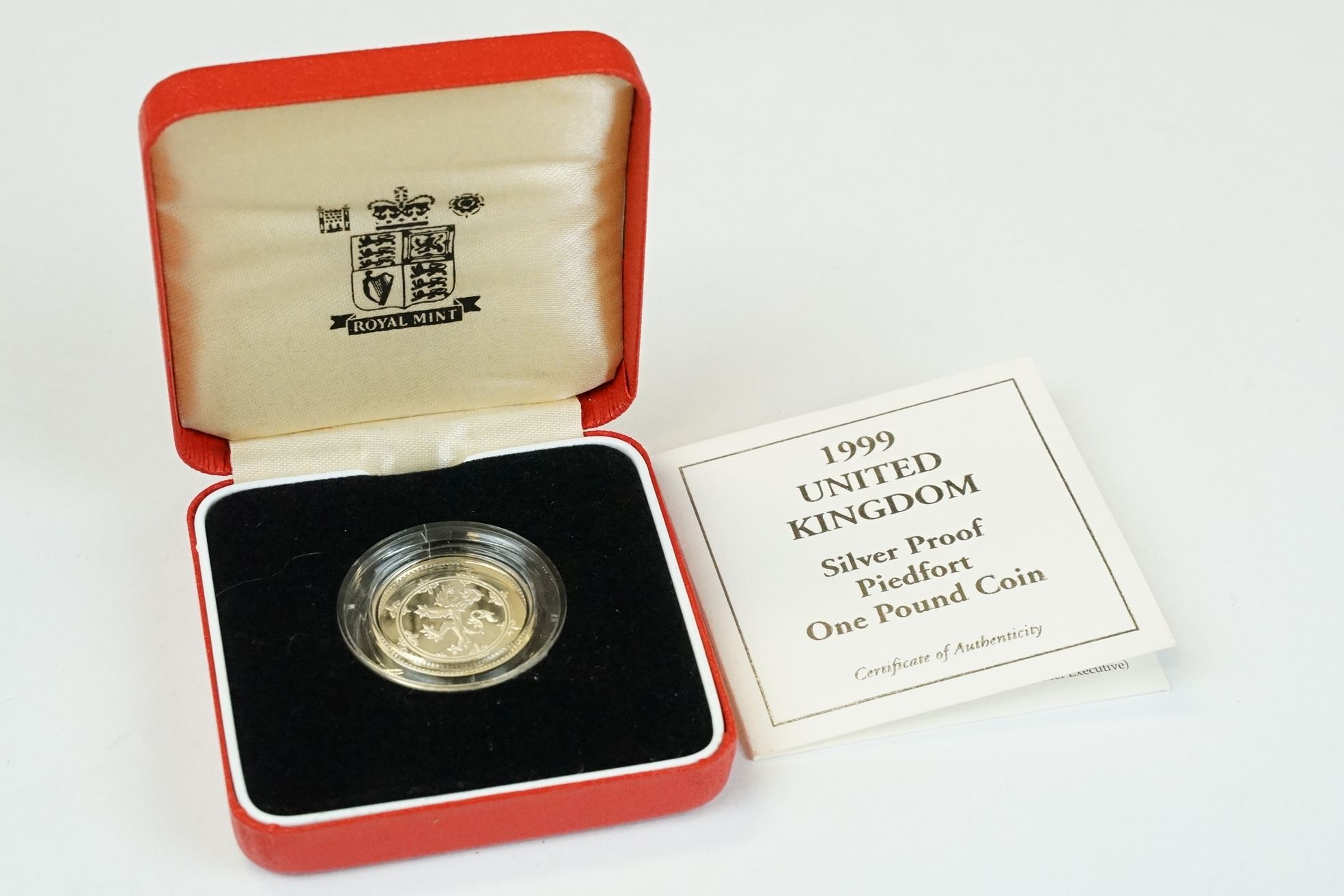 A collection of four Royal Mint silver proof £1 coins to include 2000, 1993, 1989 and 1999 examples, - Bild 5 aus 13