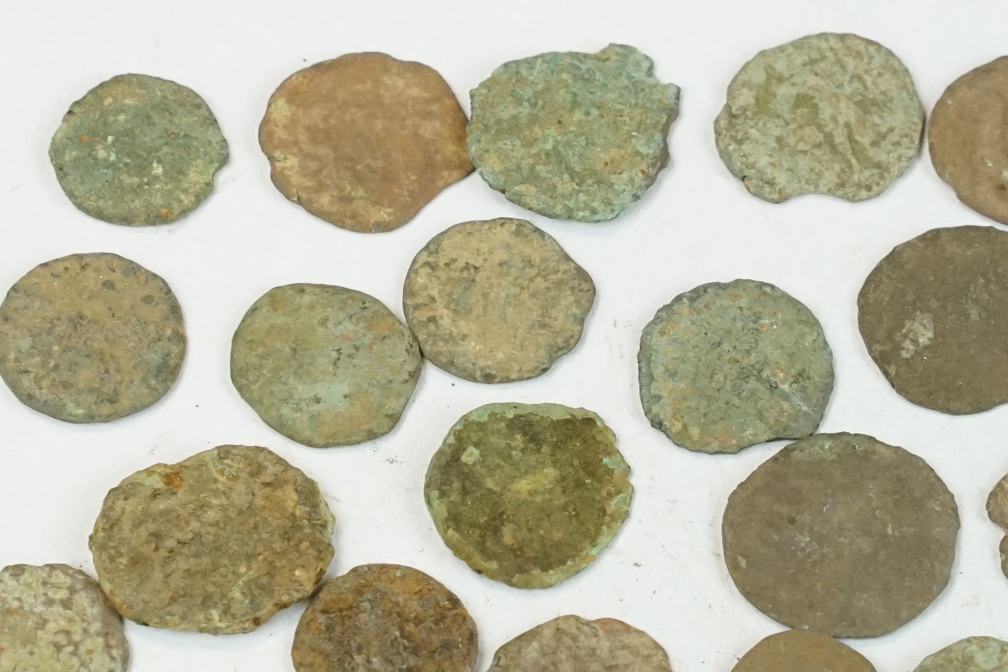 A small collection of early Roman coins - Bild 7 aus 8