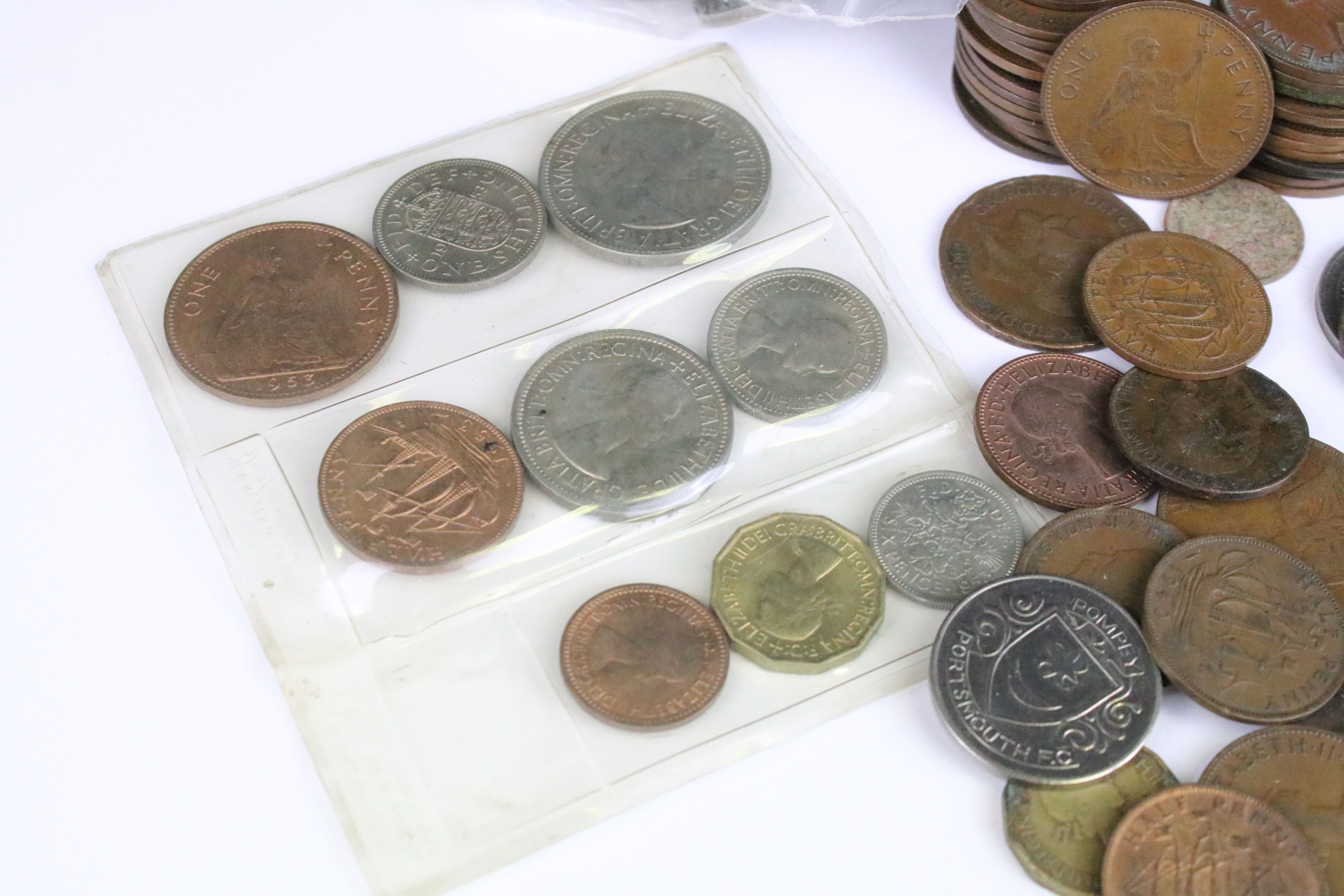 A small collection of British pre decimal coins to include silver crown and half crown examples. - Image 2 of 9