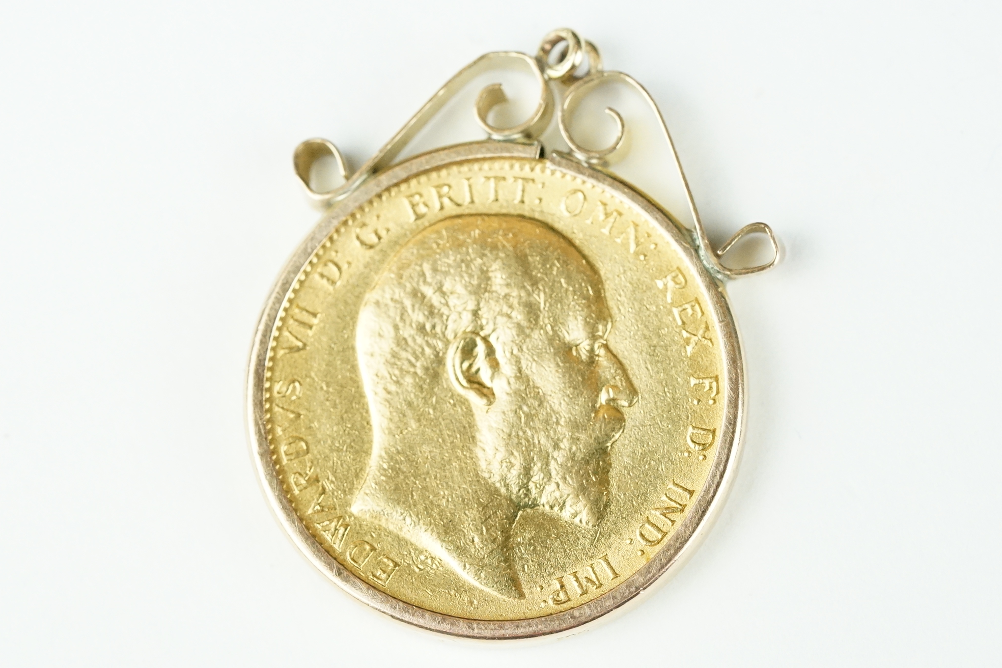 A British King Edward VII 1903 gold full sovereign coin mounted within a 9ct gold mount. - Image 3 of 8