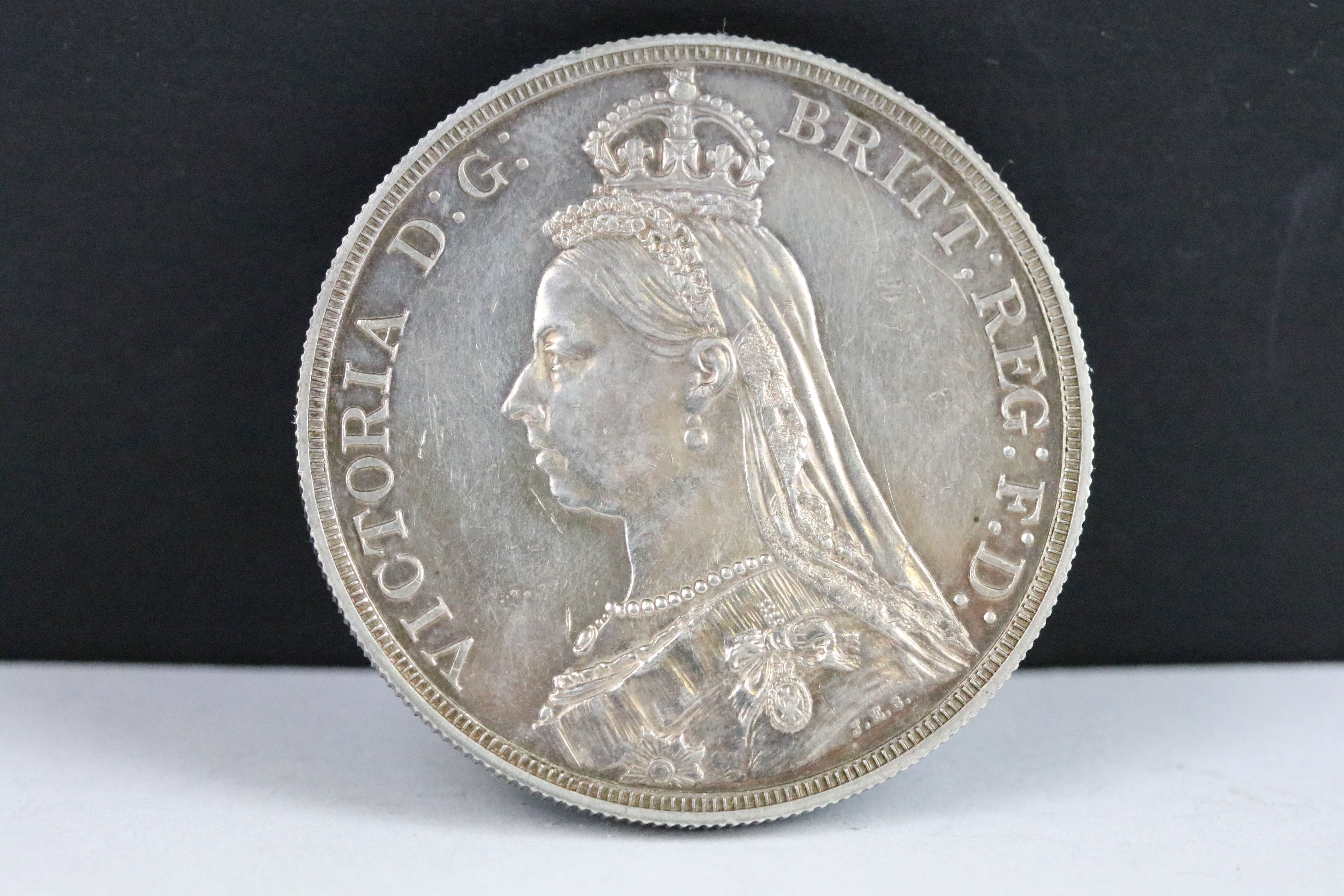 A collection of three British Queen Victoria silver Crown coins to include 1890, 1887 and 1887 - Image 7 of 9