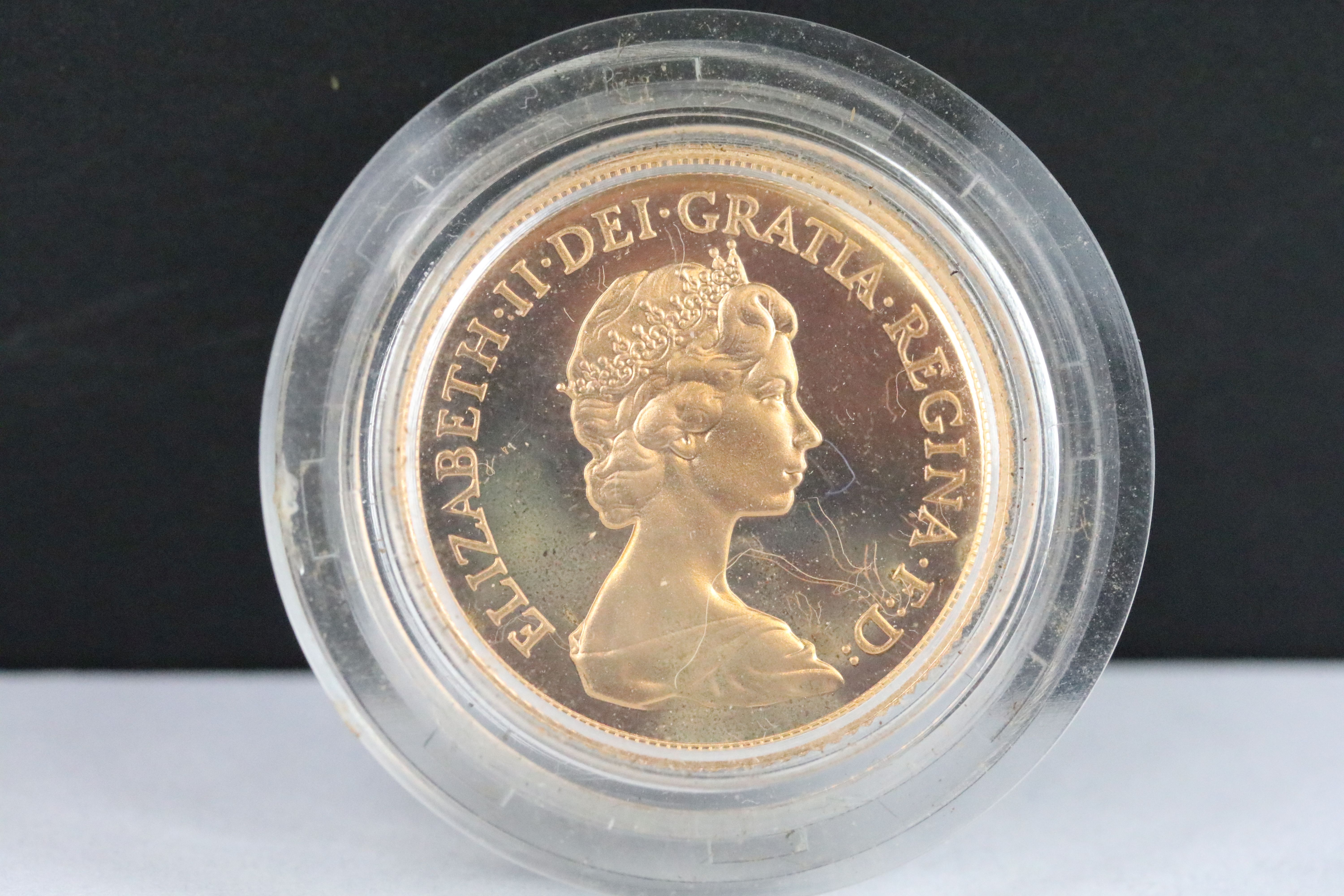 A British Queen Elizabeth II 1981 gold full sovereign coin. - Bild 2 aus 3