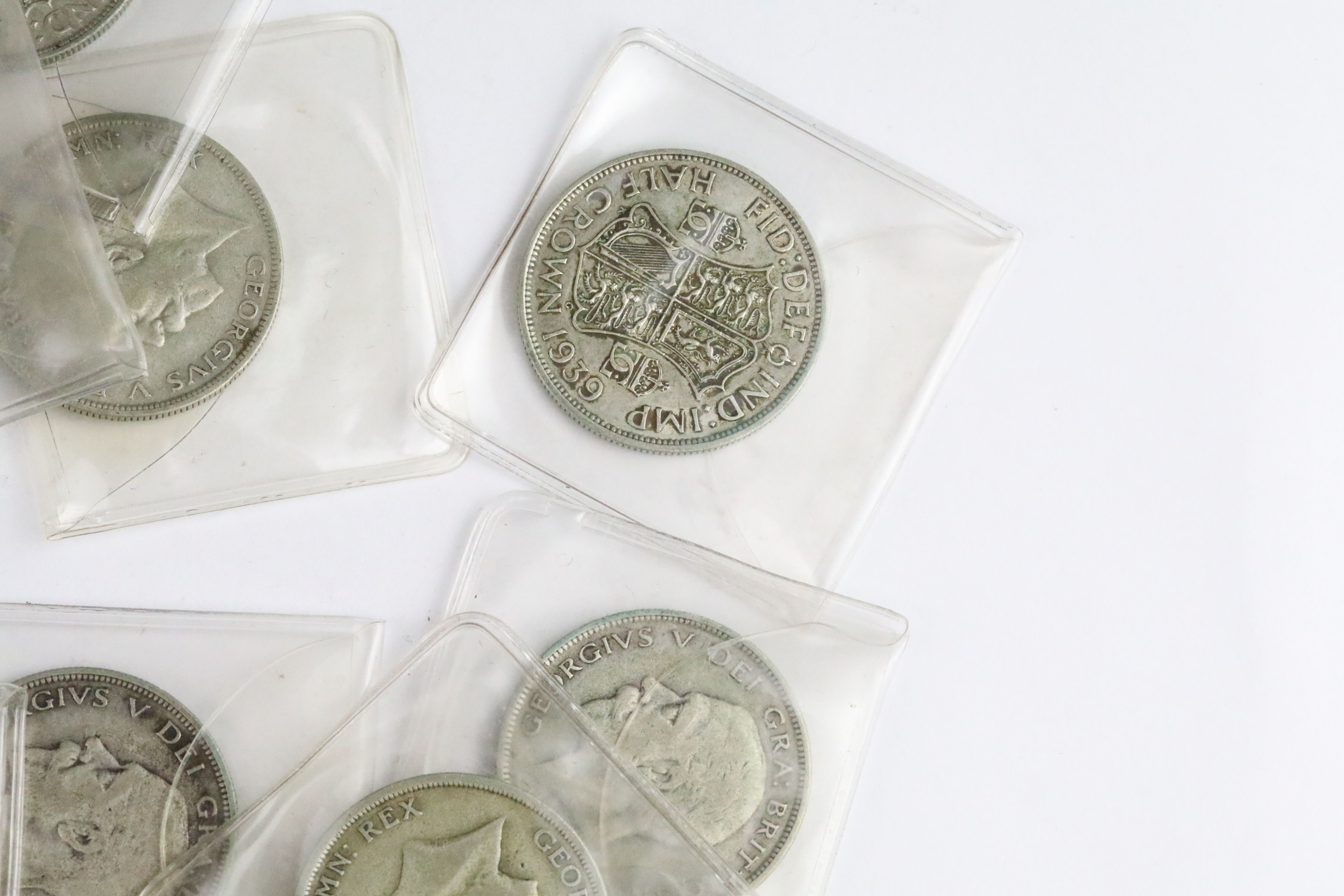 A collection of approx twenty eight British pre decimal pre 1947 and pre 1920 silver crown coins. - Image 8 of 9