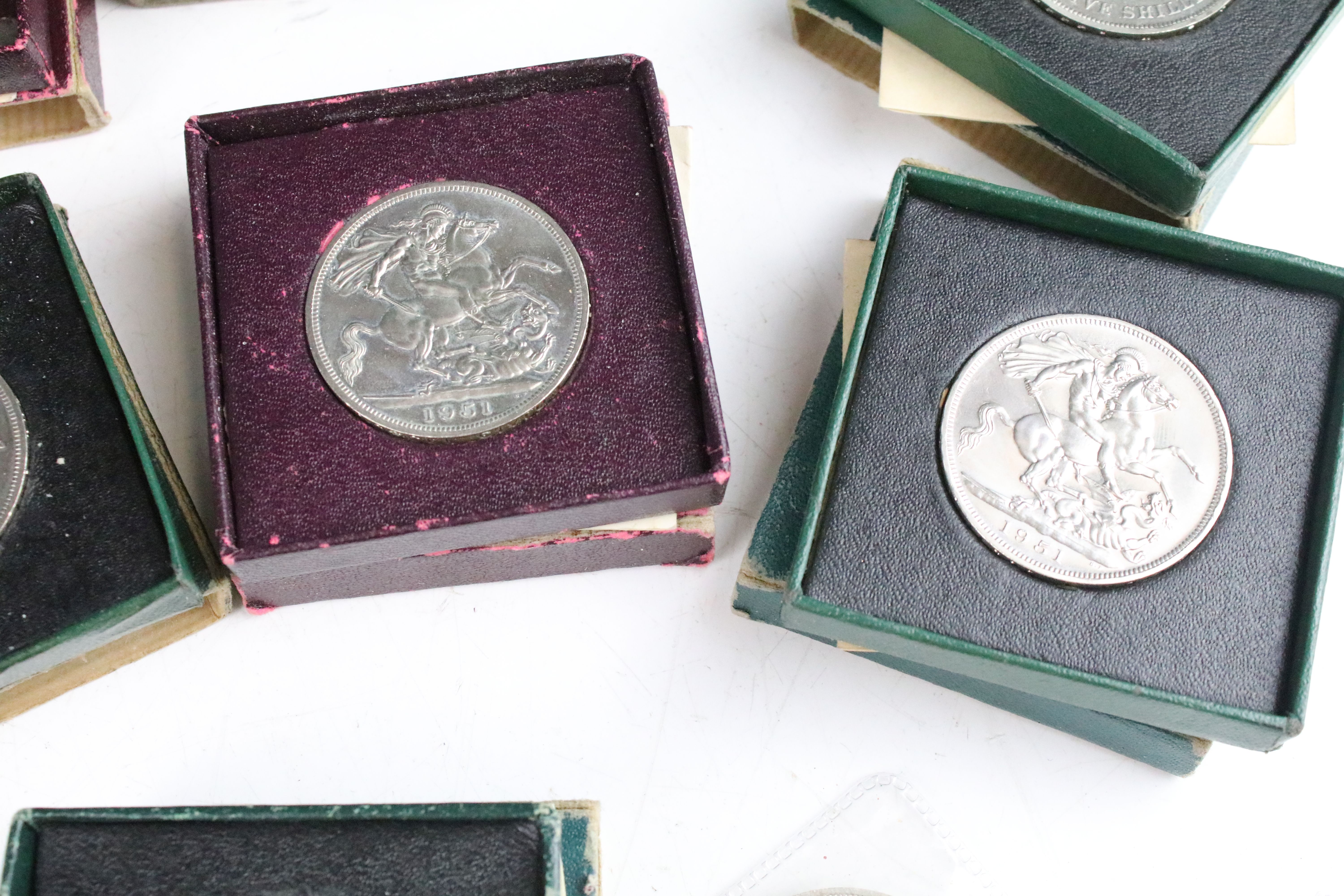 A collection of British commemorative crown coins to include silver examples. - Image 4 of 9