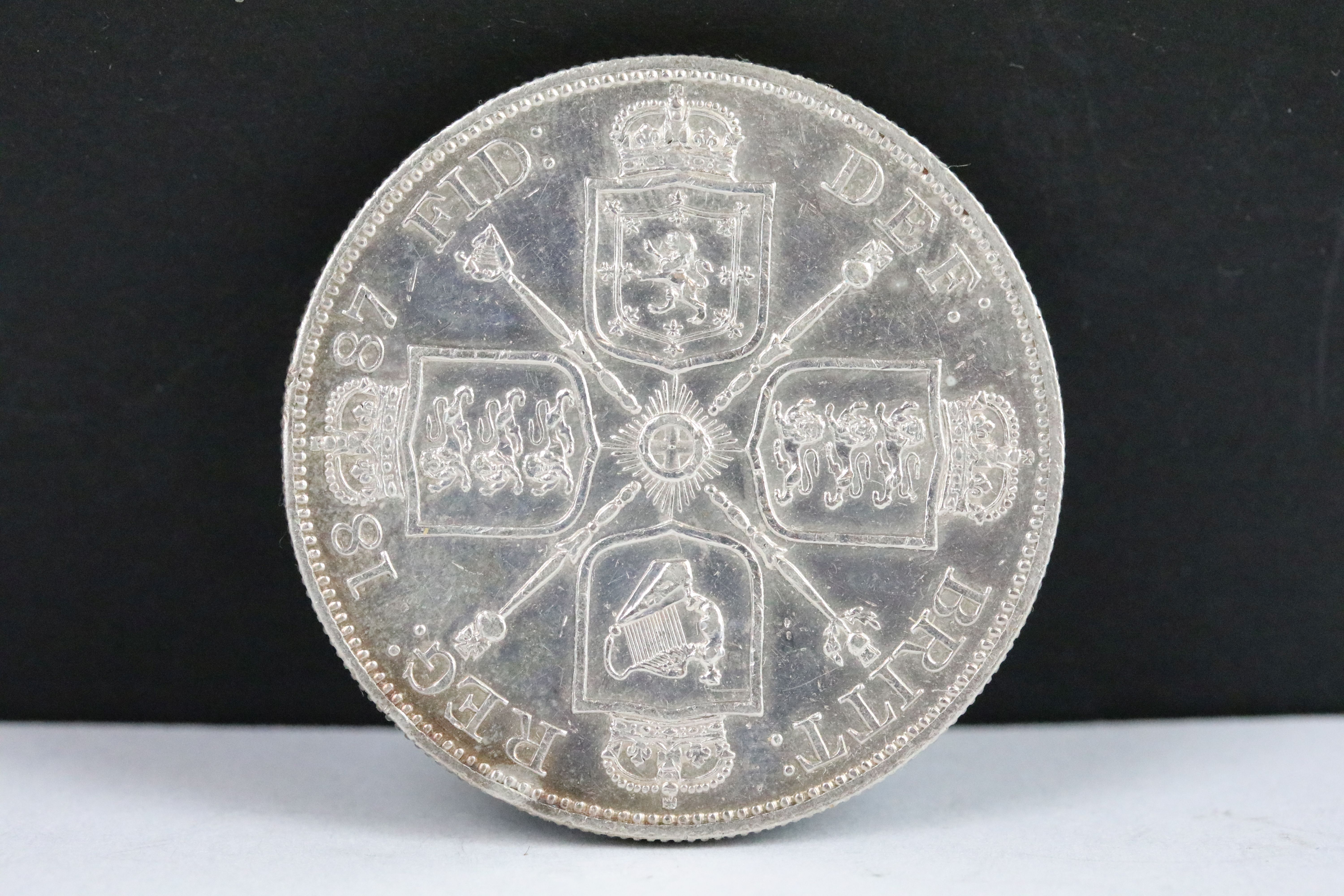 A collection of three British Queen Victoria silver Crown coins to include 1890, 1887 and 1887 - Image 4 of 9