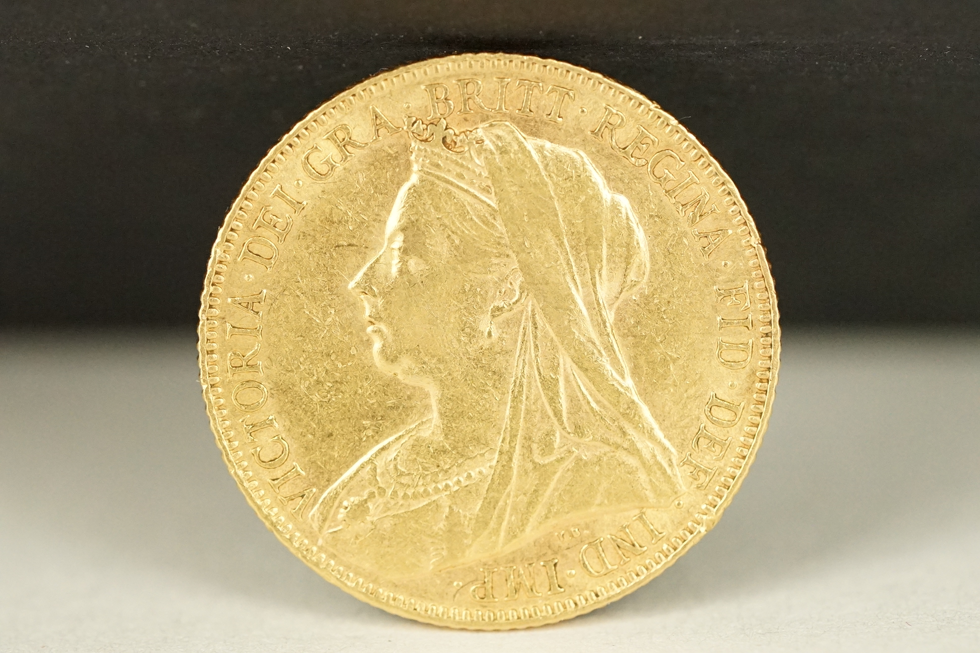 A British Queen Victoria 1900 gold full sovereign coin. - Bild 2 aus 3