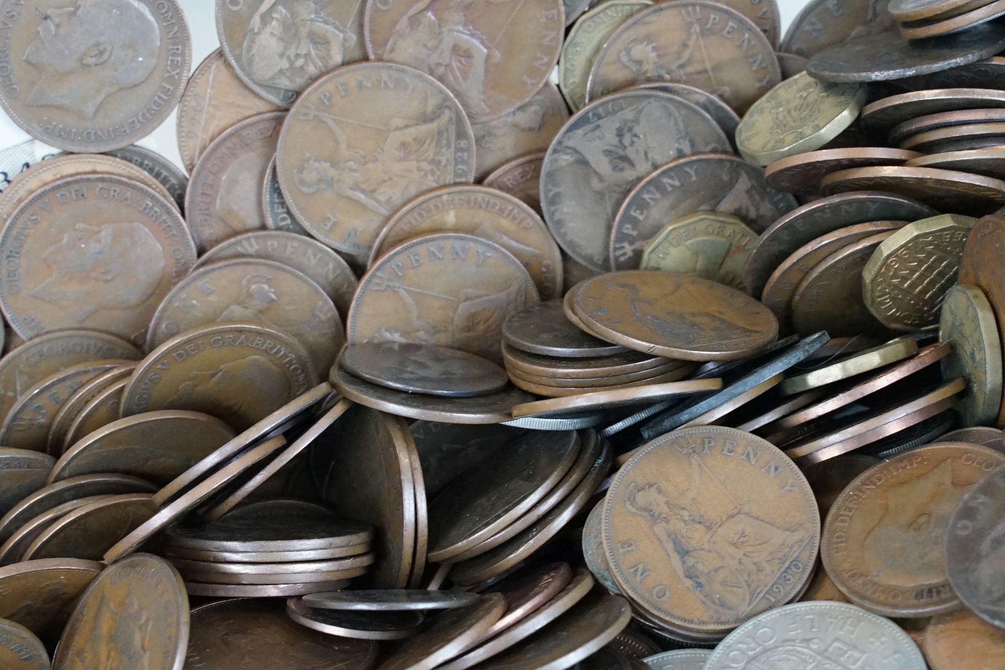 A collection of mainly British pre decimal circulated coins to include Queen Victorian and some - Image 5 of 6