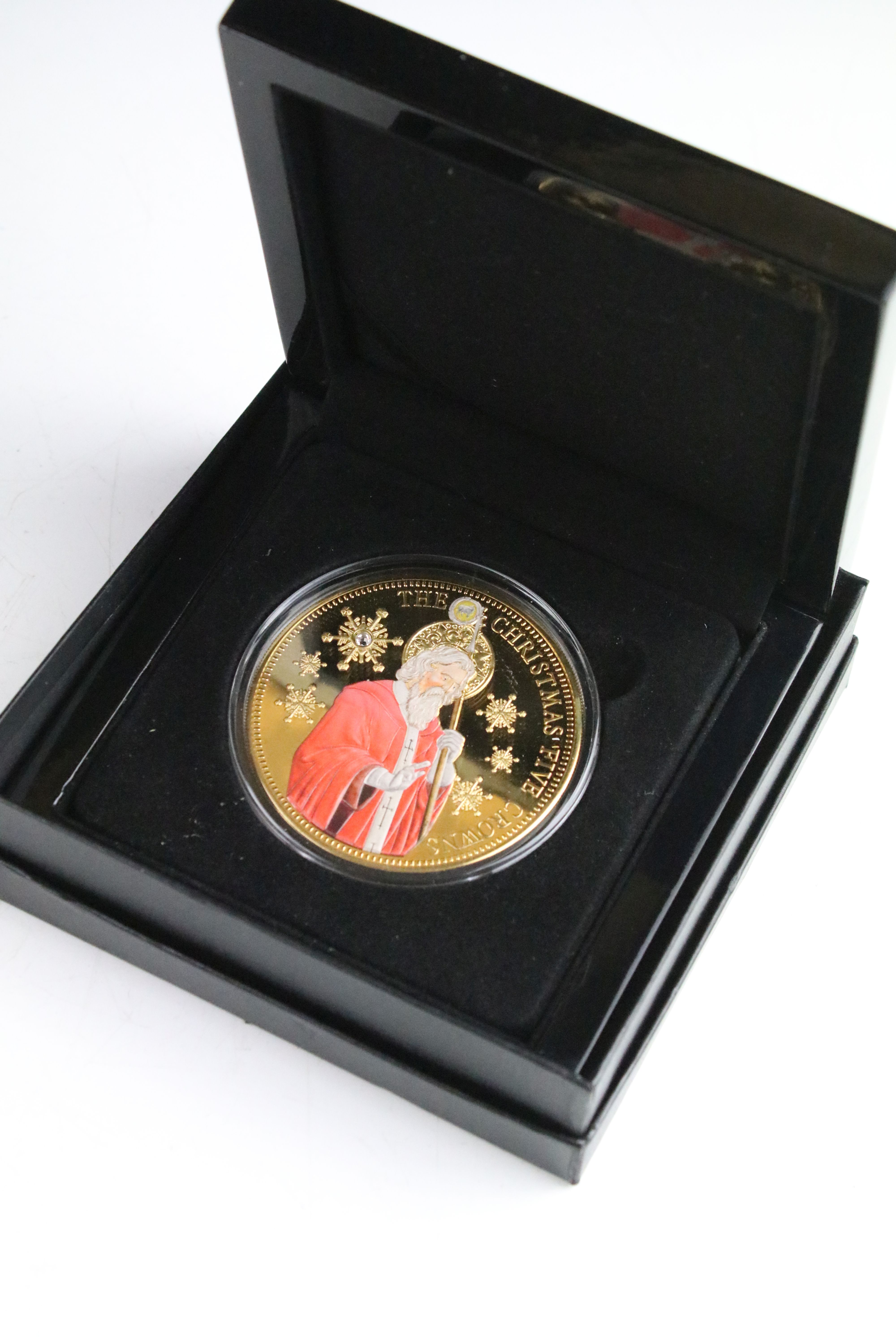 A collection of mixed coins to include uncirculated coin sets, proof like collectors coins and - Image 12 of 14