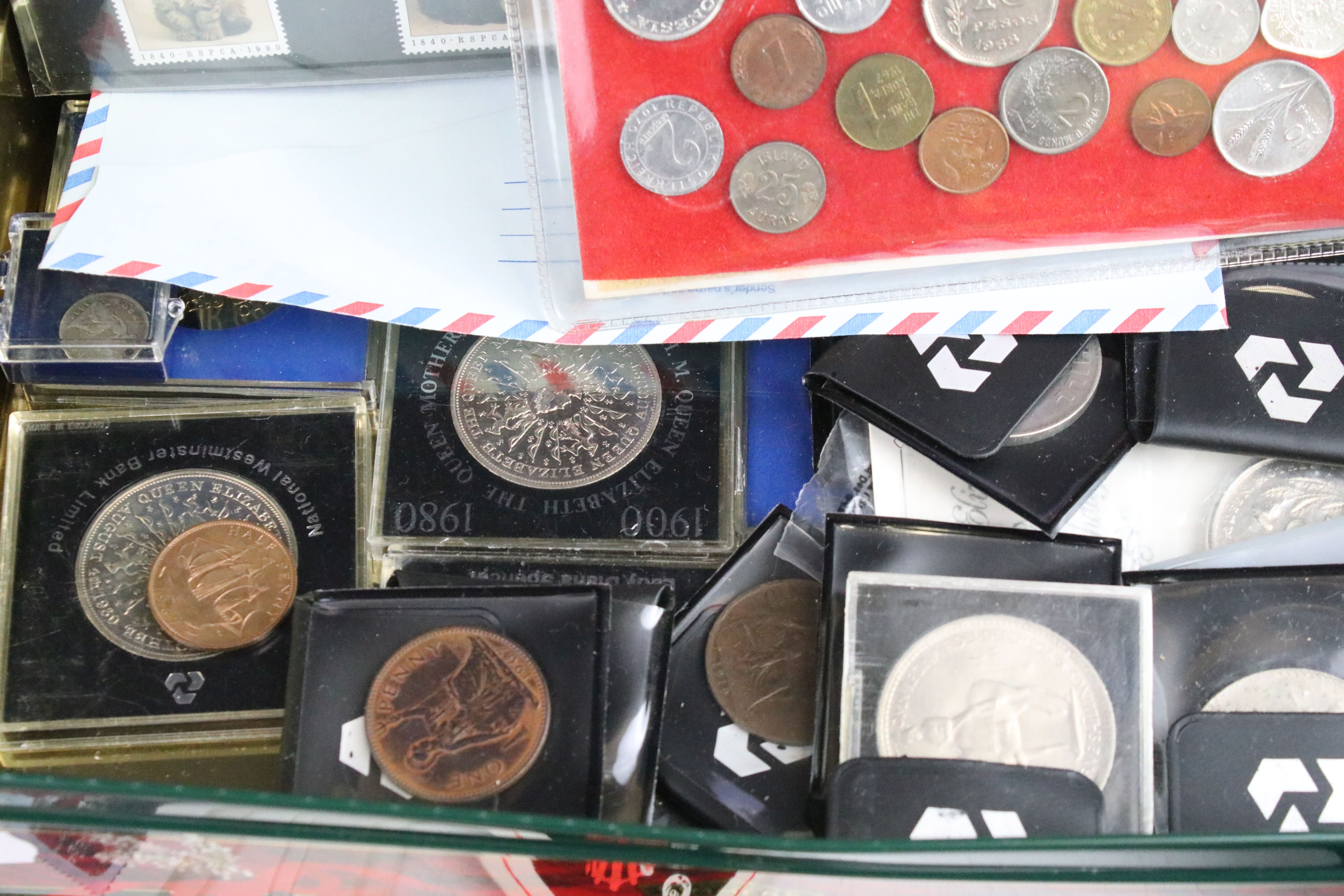 A collection of British commemorative crown coins together with a collection of British pre - Image 11 of 11