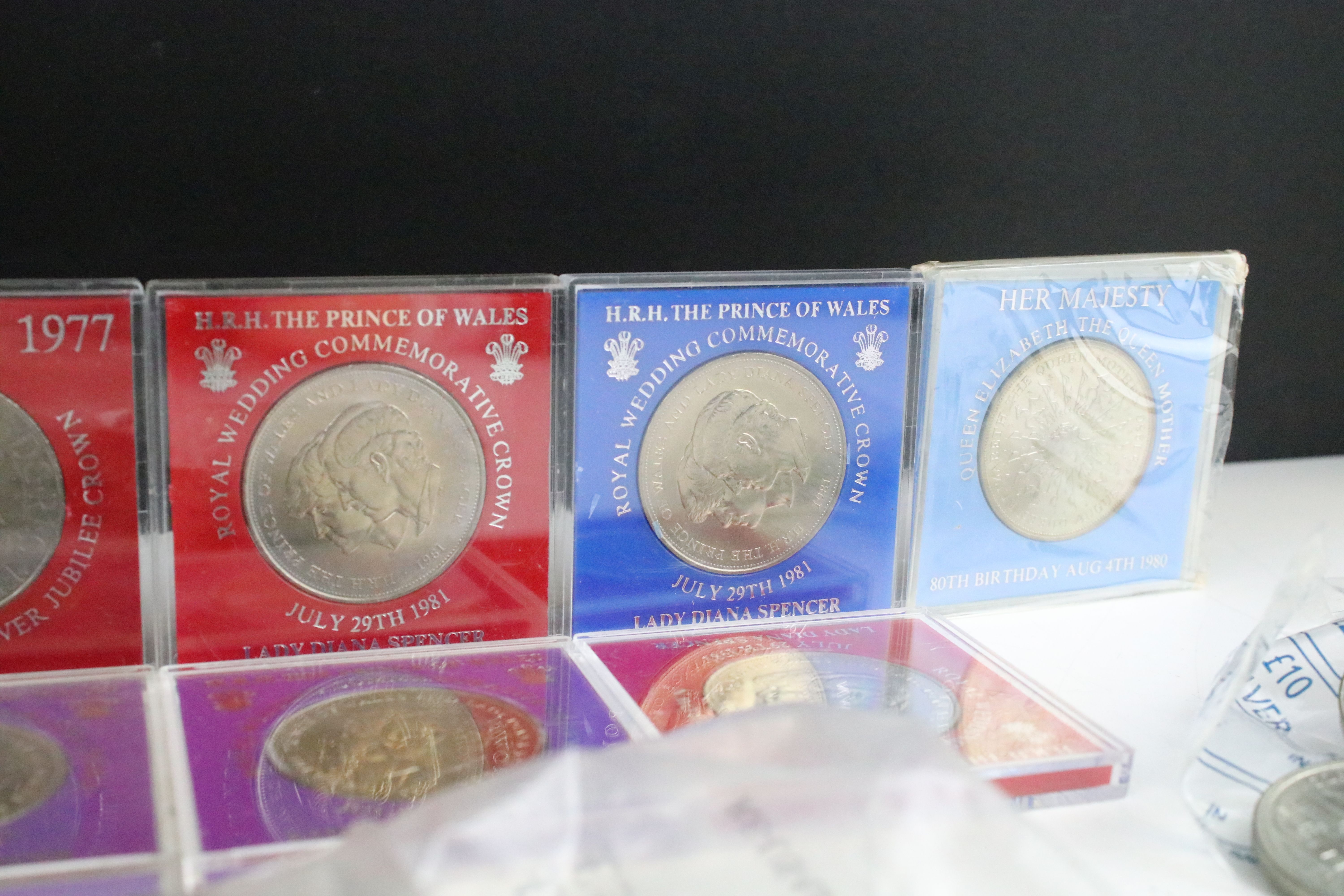 A small collection of British uncirculated commemorative crowns together with a selection of pre - Bild 12 aus 12