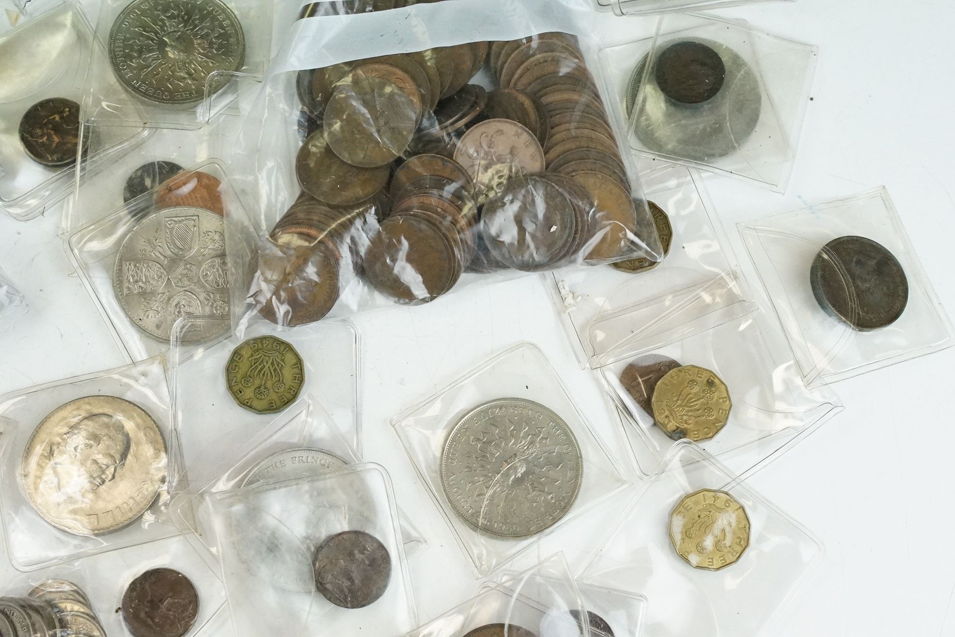 A collection of British pre decimal coins to include pennies, half pennies, threepence, sixpence - Image 4 of 7