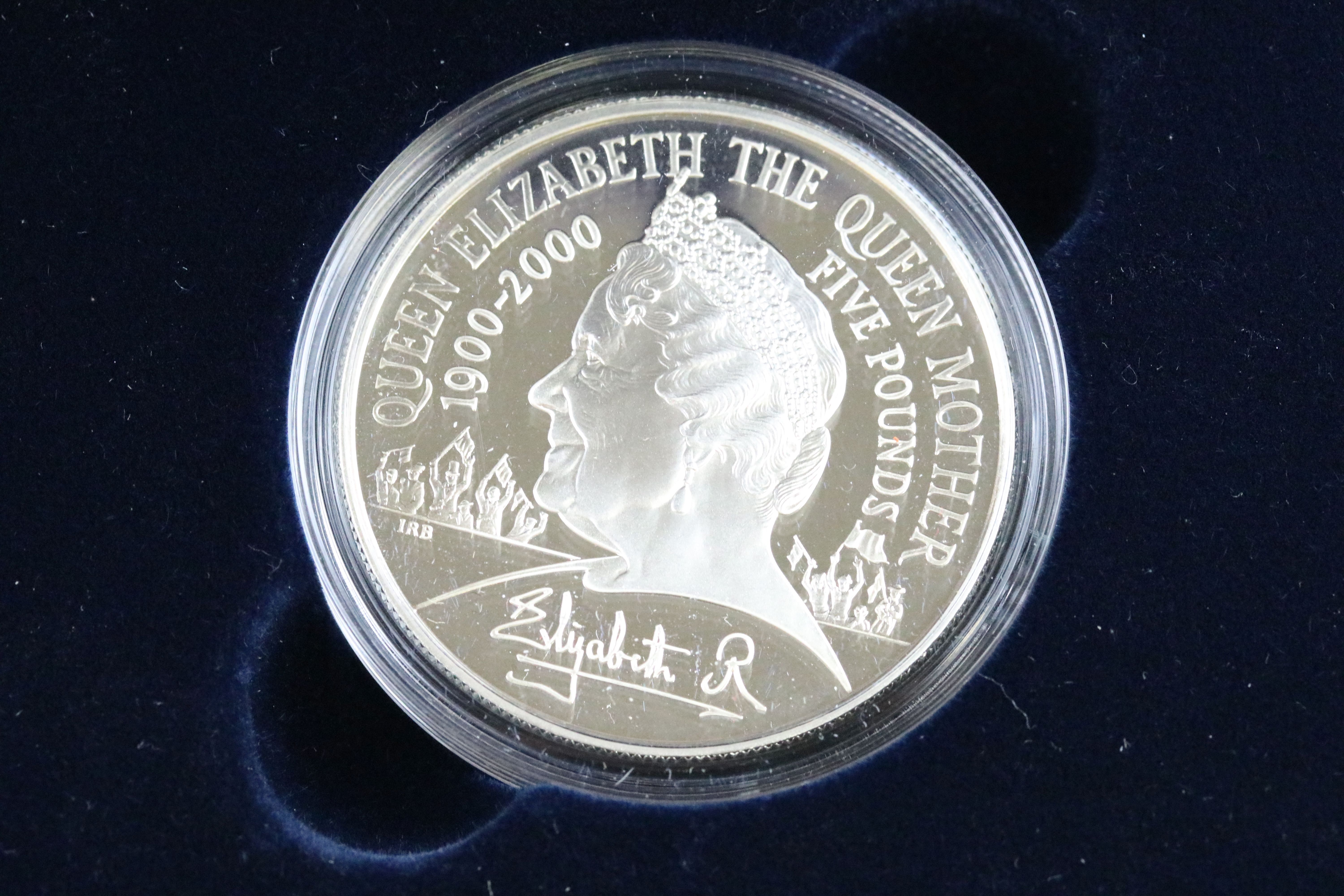 A collection of eight Royal Mint uncirculated coin year sets to include 2000, 2001, 2002, 1986, - Image 8 of 9