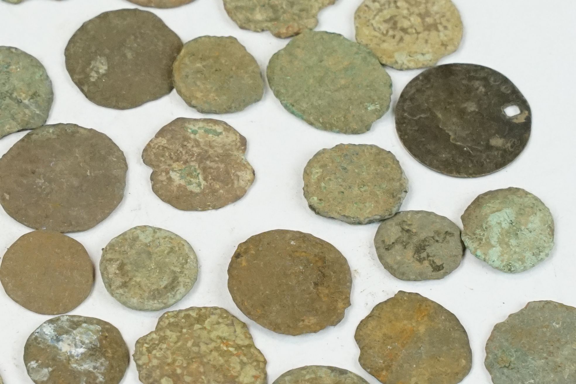 A small collection of early Roman coins - Bild 5 aus 8