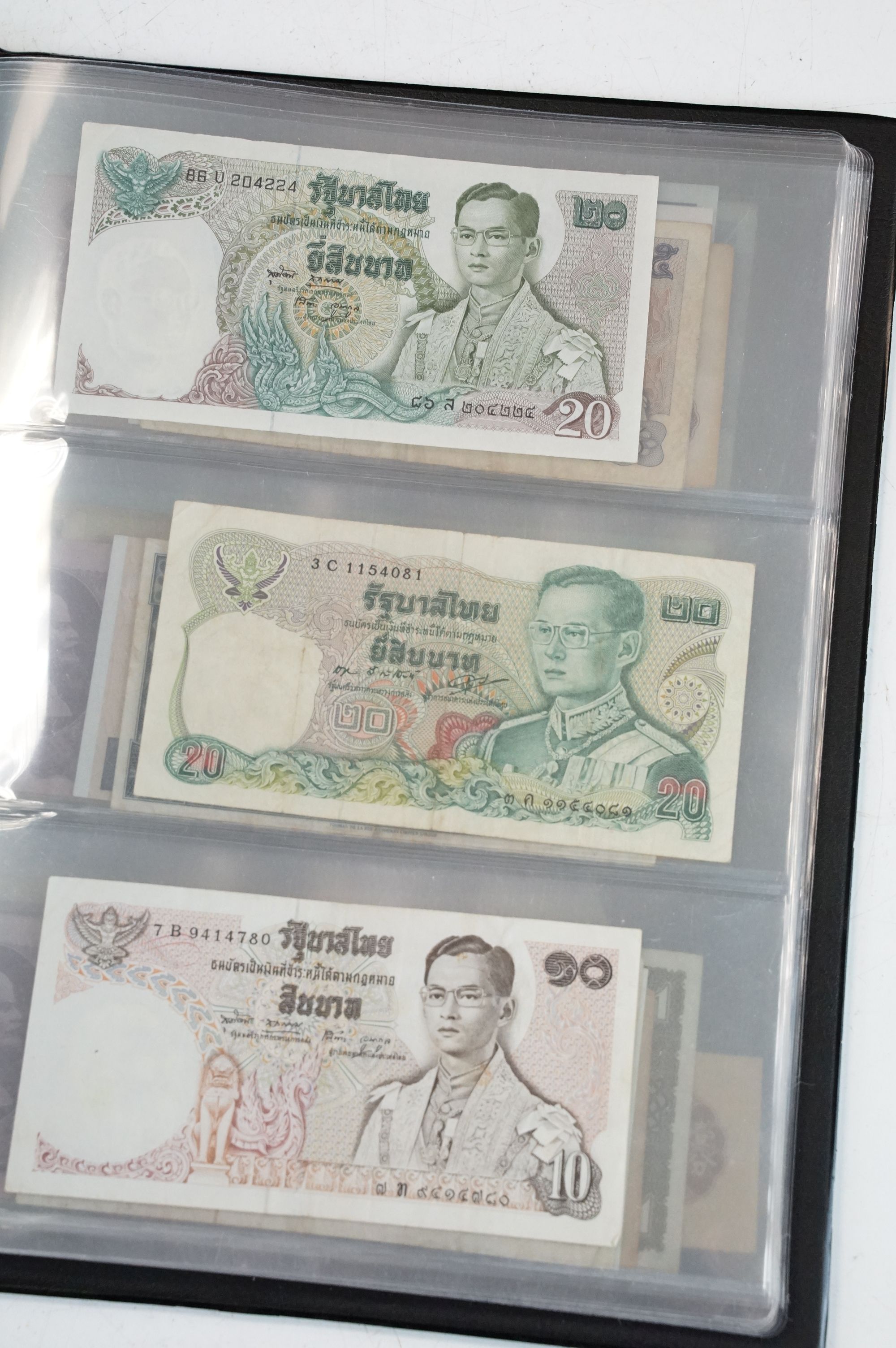 A collection of circulated and uncirculated world banknotes within a collectors folder to include - Image 9 of 12