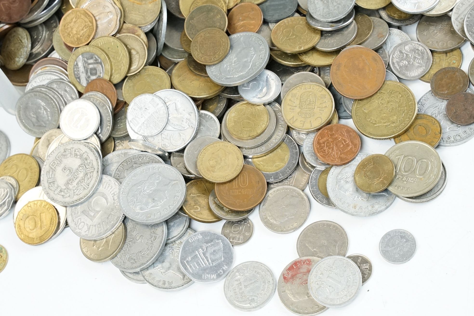 A large collection of circulated World coins to include India, Switzerland, United States and a good - Image 2 of 9