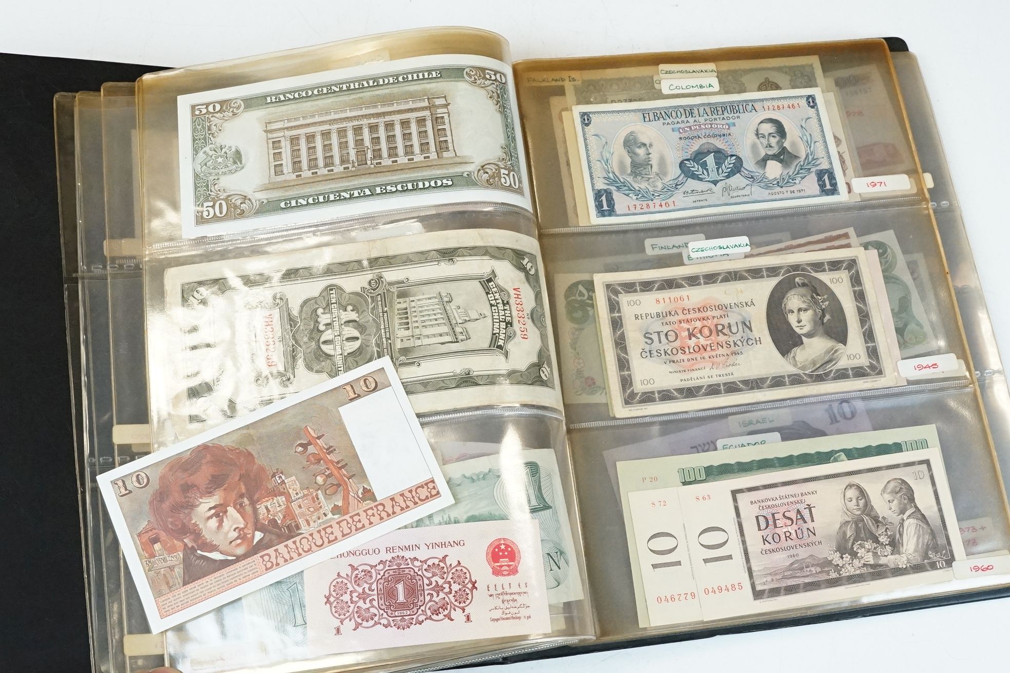 A large collection of British, Commonwealth and World banknotes contained within a collectors folder - Image 7 of 16