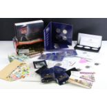 A collection of uncirculated and proof like coins to include the Royal Mint 2022 year set, Beatrix