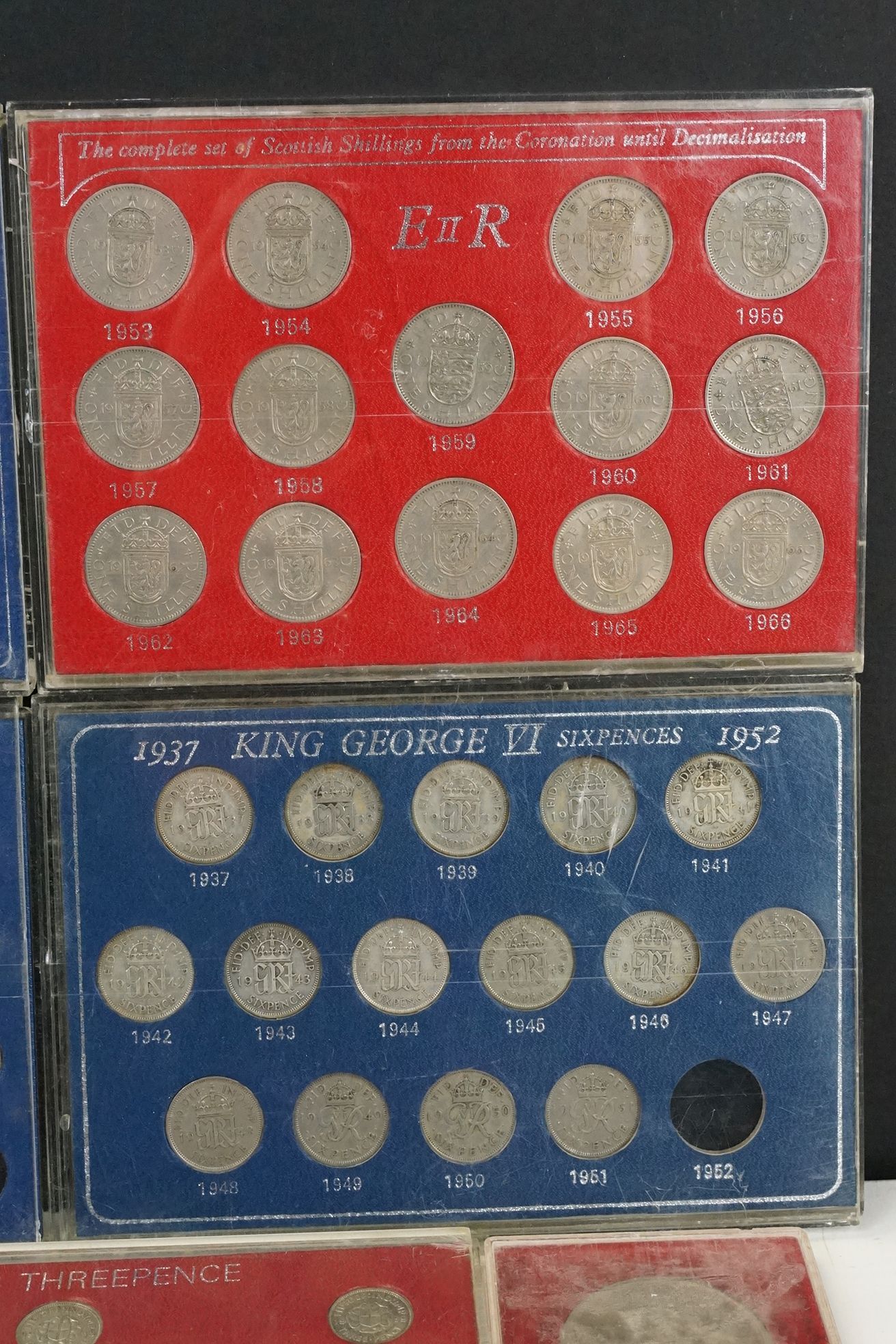 A collection of British decimal and pre decimal coins to include uncirculated and silver examples. - Image 9 of 11