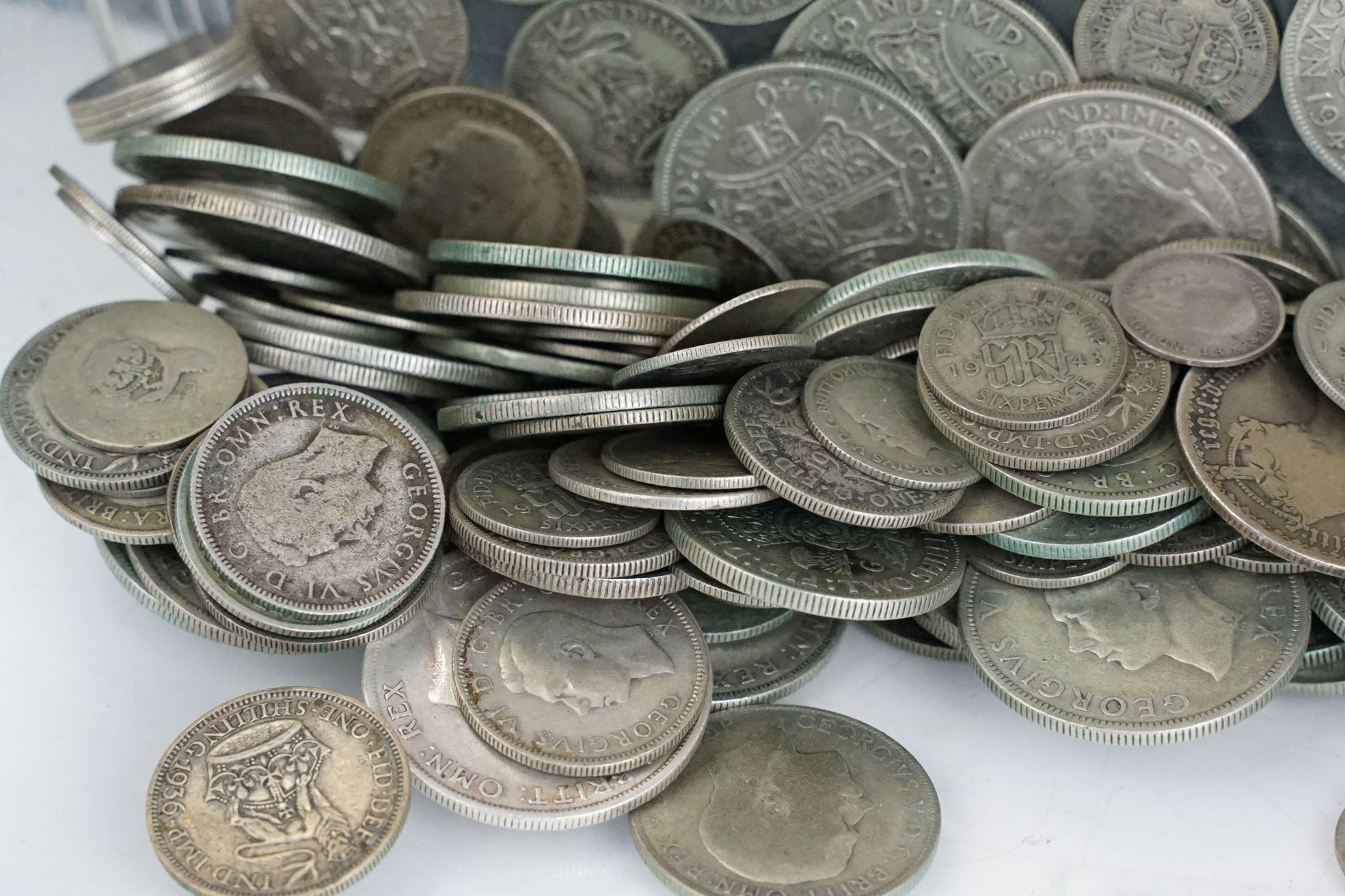 A collection of British pre decimal circulated silver coins to include pre 1947 and pre 1920 - Bild 2 aus 4