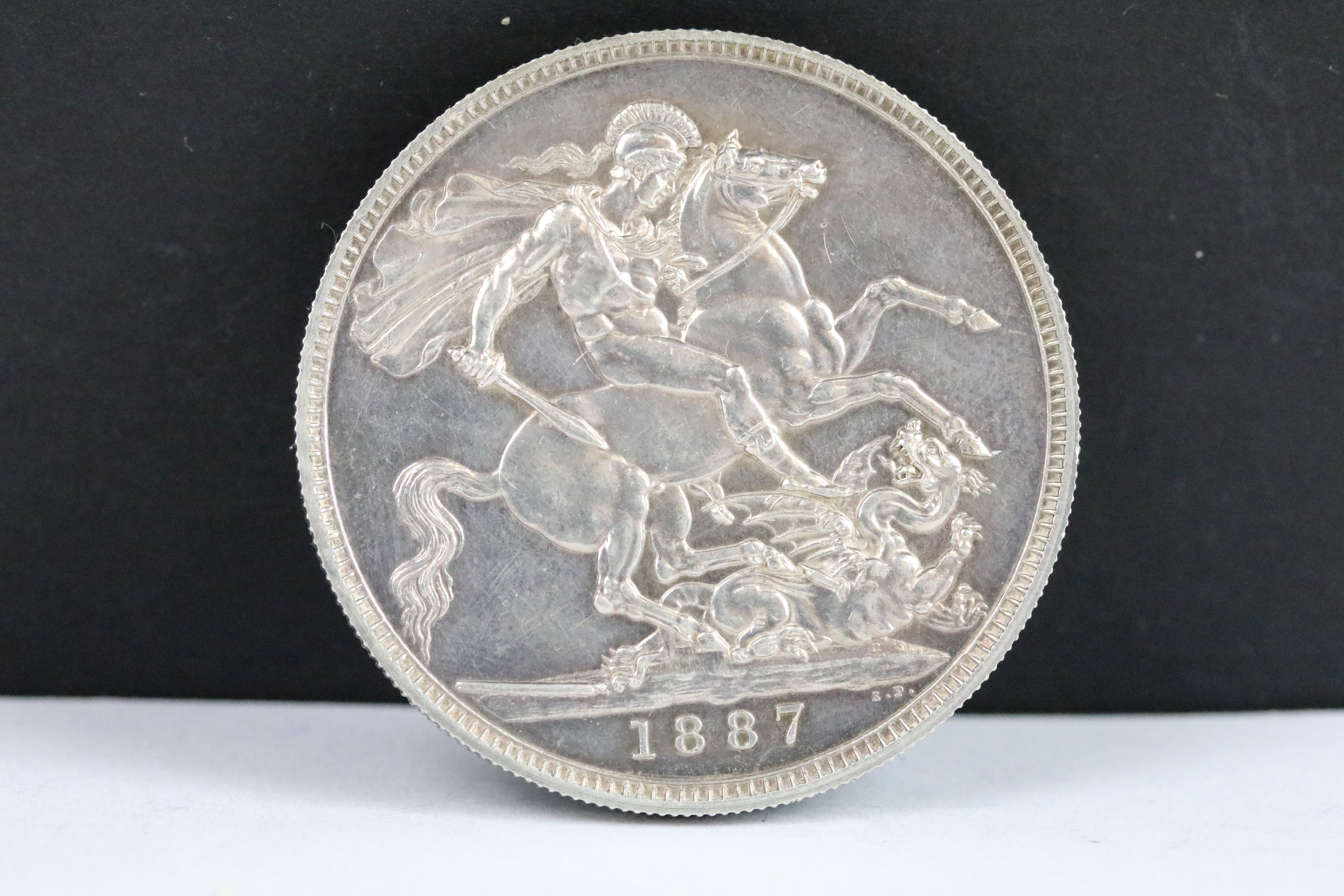 A collection of three British Queen Victoria silver Crown coins to include 1890, 1887 and 1887 - Image 6 of 9