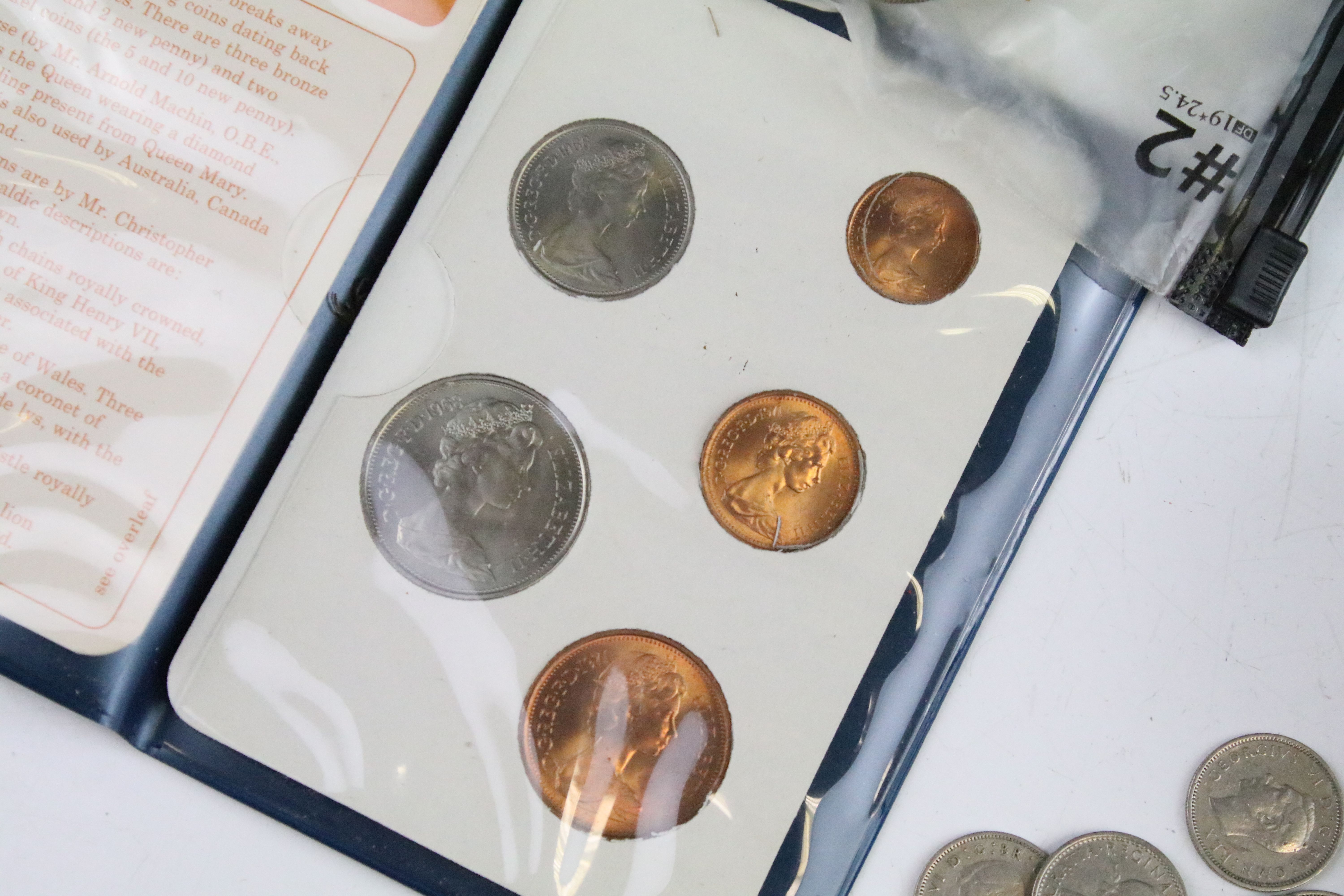 A collection of mainly British pre decimal coins to include half crowns, florins, shillings, - Bild 2 aus 8