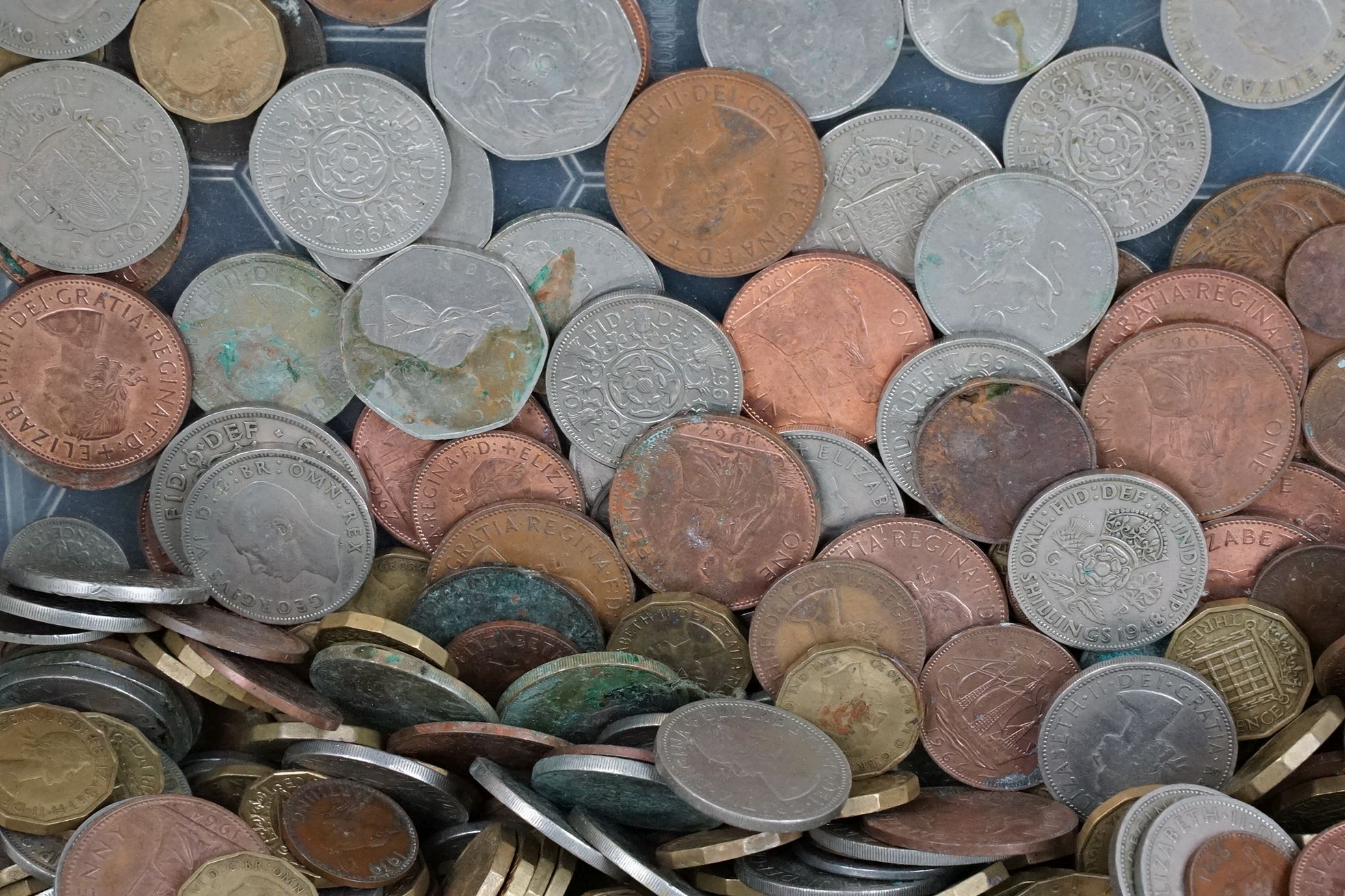 A large collection of British pre decimal coins to include half crowns, florins, sixpences, pennies, - Image 5 of 7