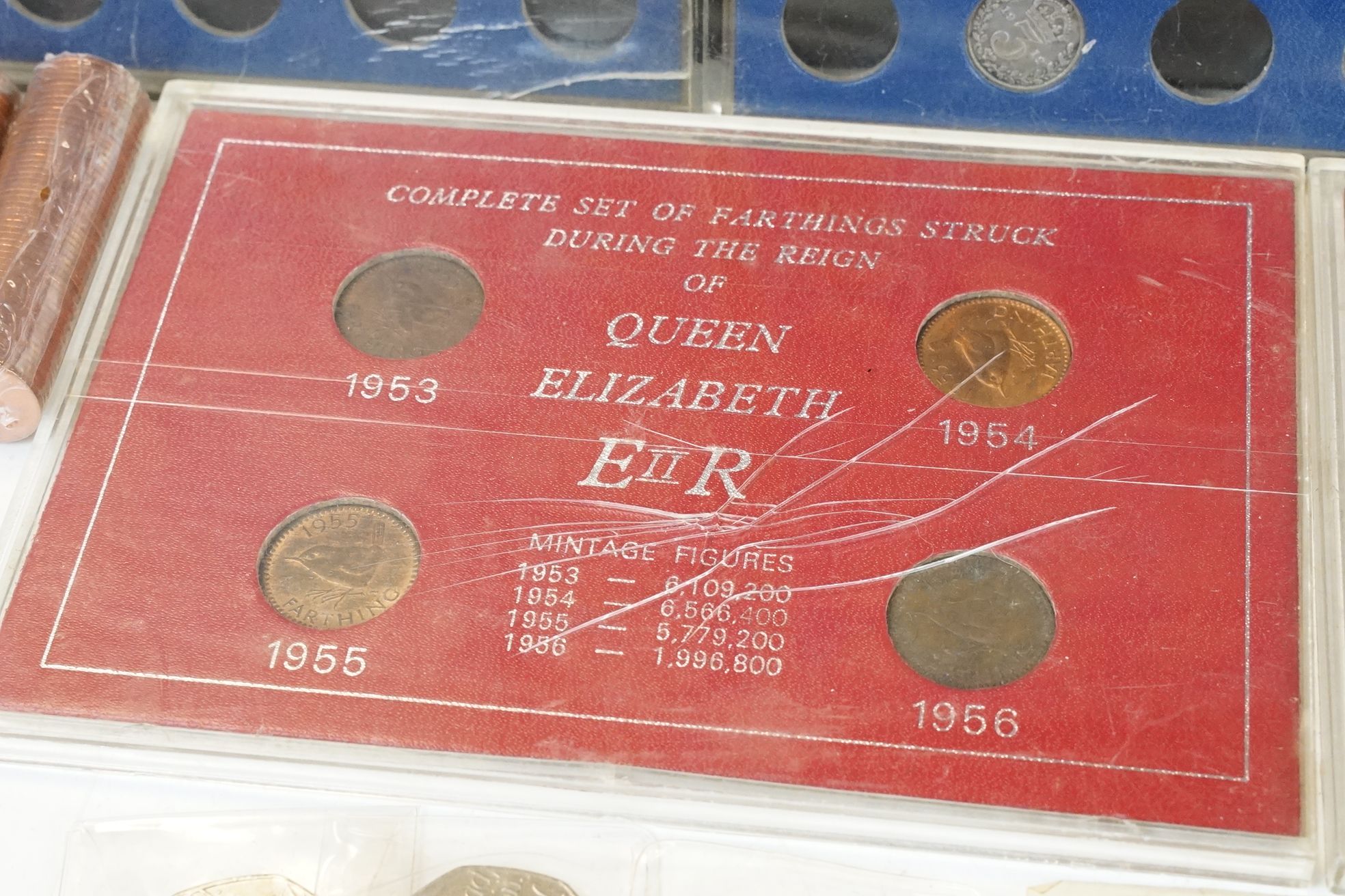 A collection of British decimal and pre decimal coins to include uncirculated and silver examples. - Image 10 of 11